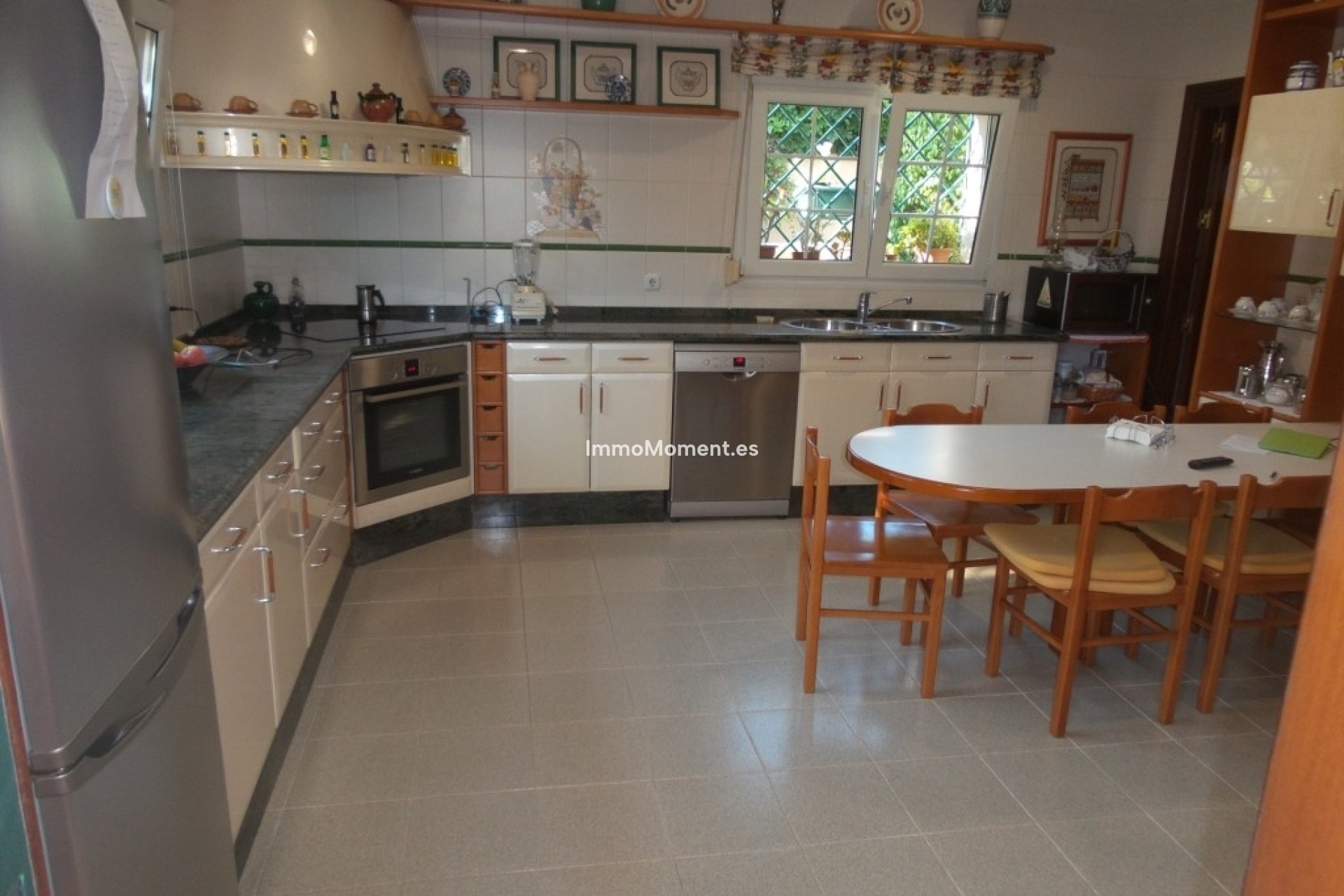 Resale - Villa - Inland  - Alhaurín de la Torre