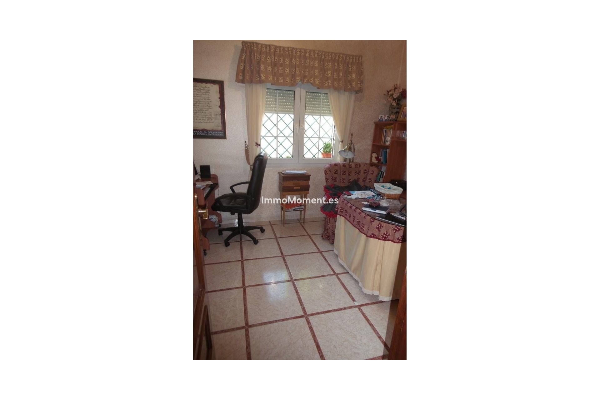 Resale - Villa - Inland  - Alhaurín de la Torre