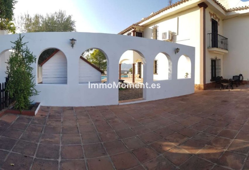 Resale - Villa - Inland  - Alhaurín de la Torre