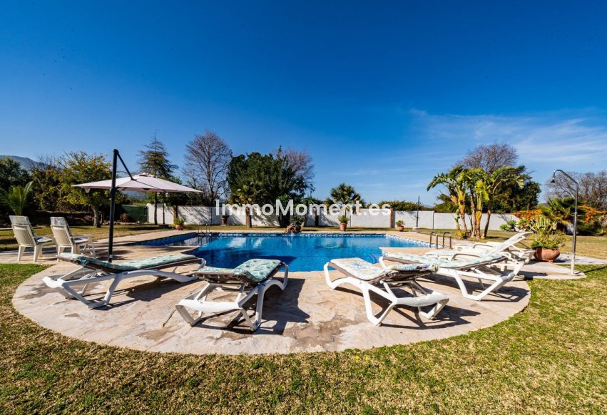 Resale - Villa - Inland  - Alhaurín de la Torre