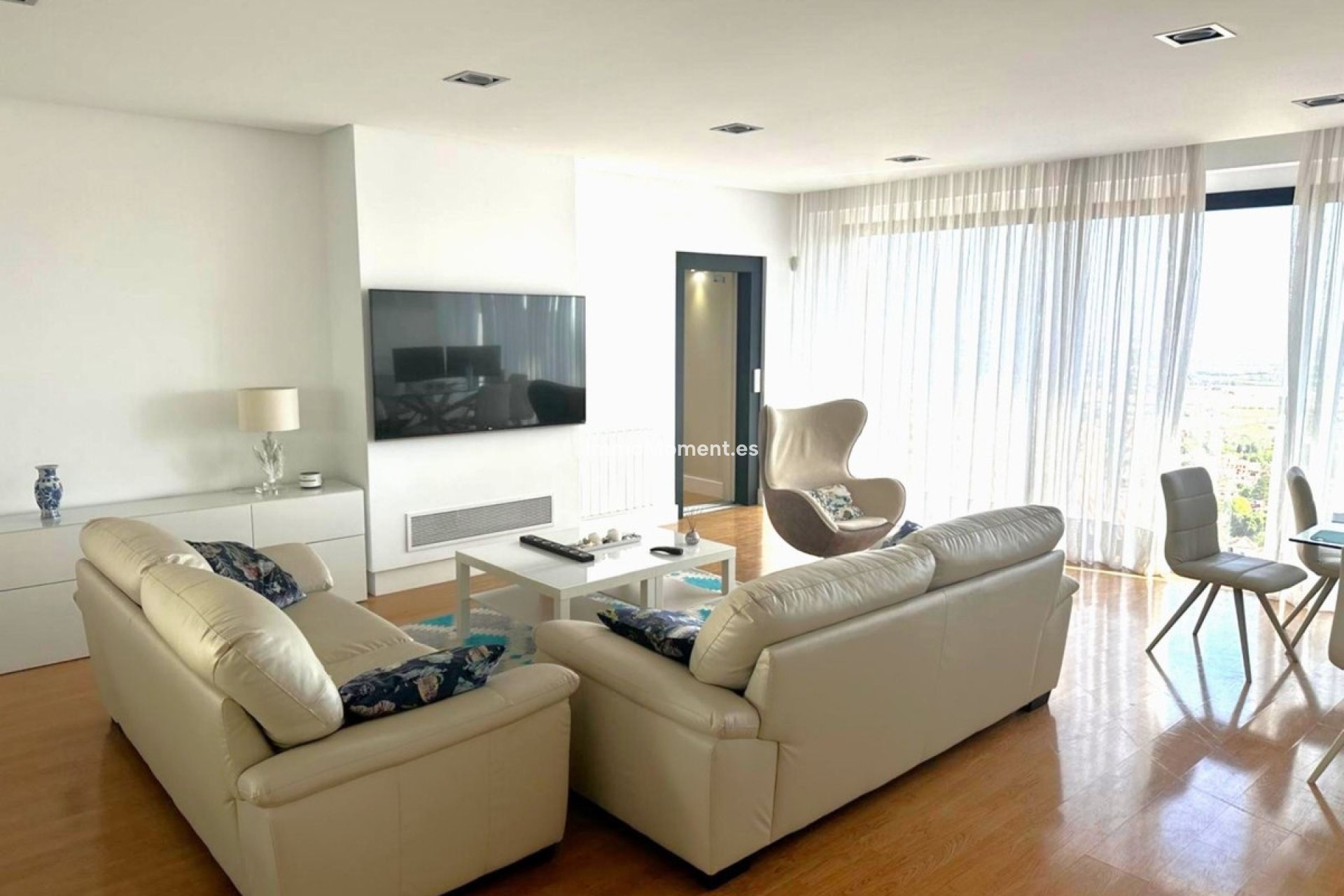 Resale - Villa - Inland  - Alhaurín de la Torre