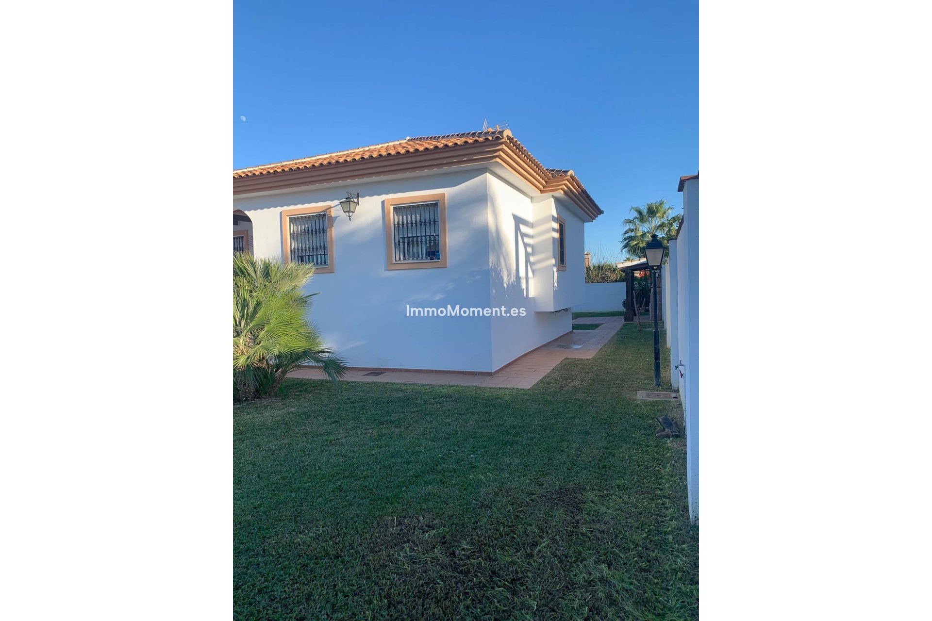 Resale - Villa - Inland  - Alhaurín de la Torre