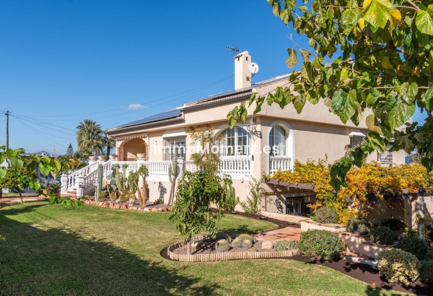 Resale - Villa - Inland  - Alhaurín de la Torre