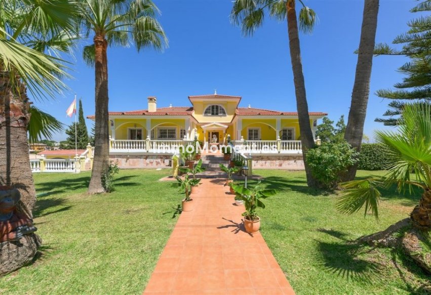 Resale - Villa - Inland  - Alhaurín de la Torre