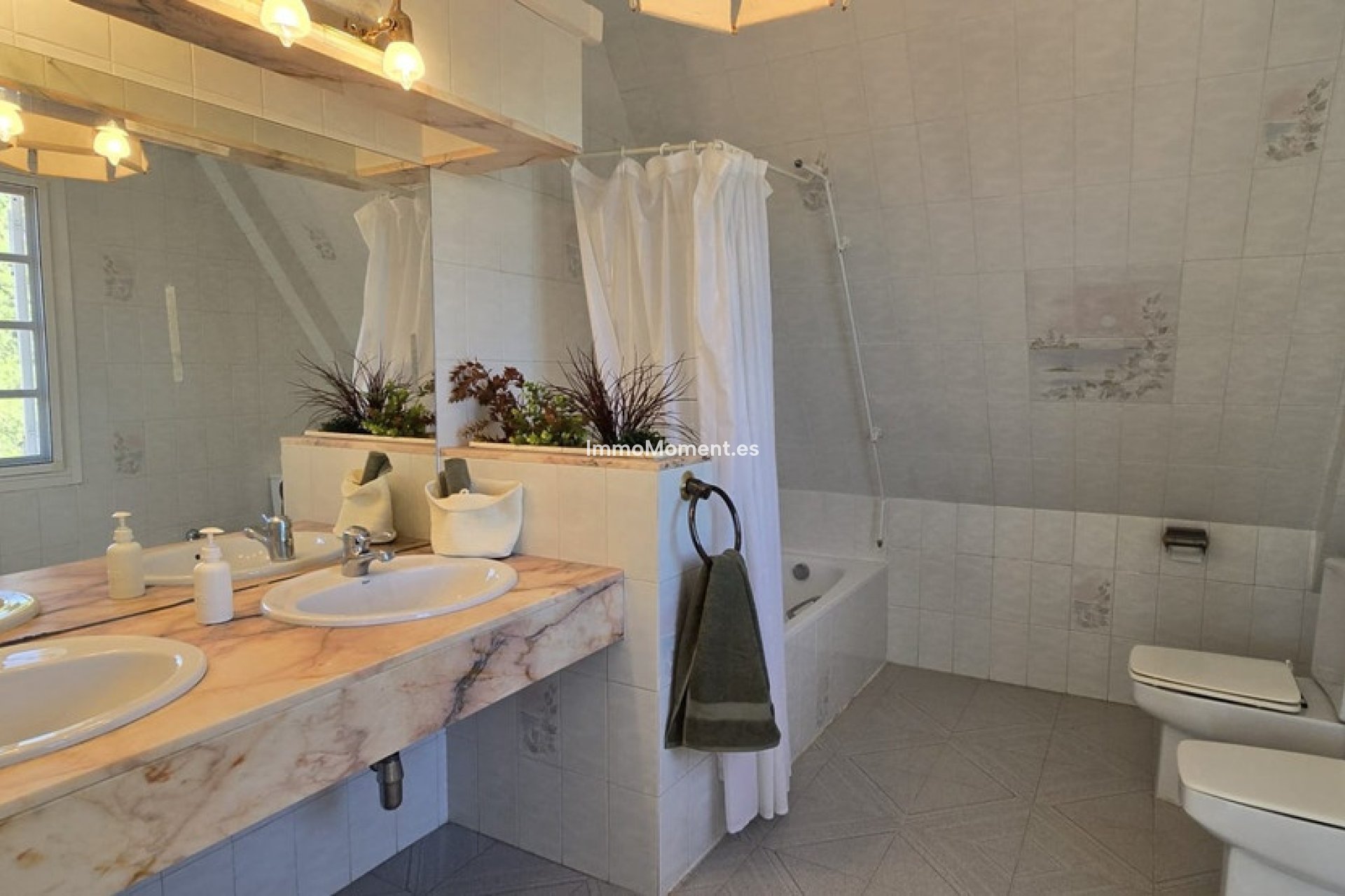 Resale - Villa - Inland  - Alhaurín de la Torre