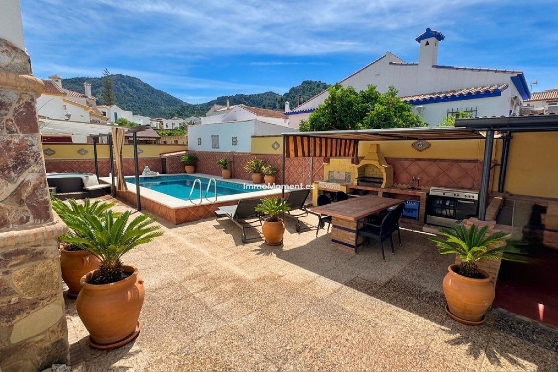 Resale - Villa - Inland  - Alhaurín de la Torre