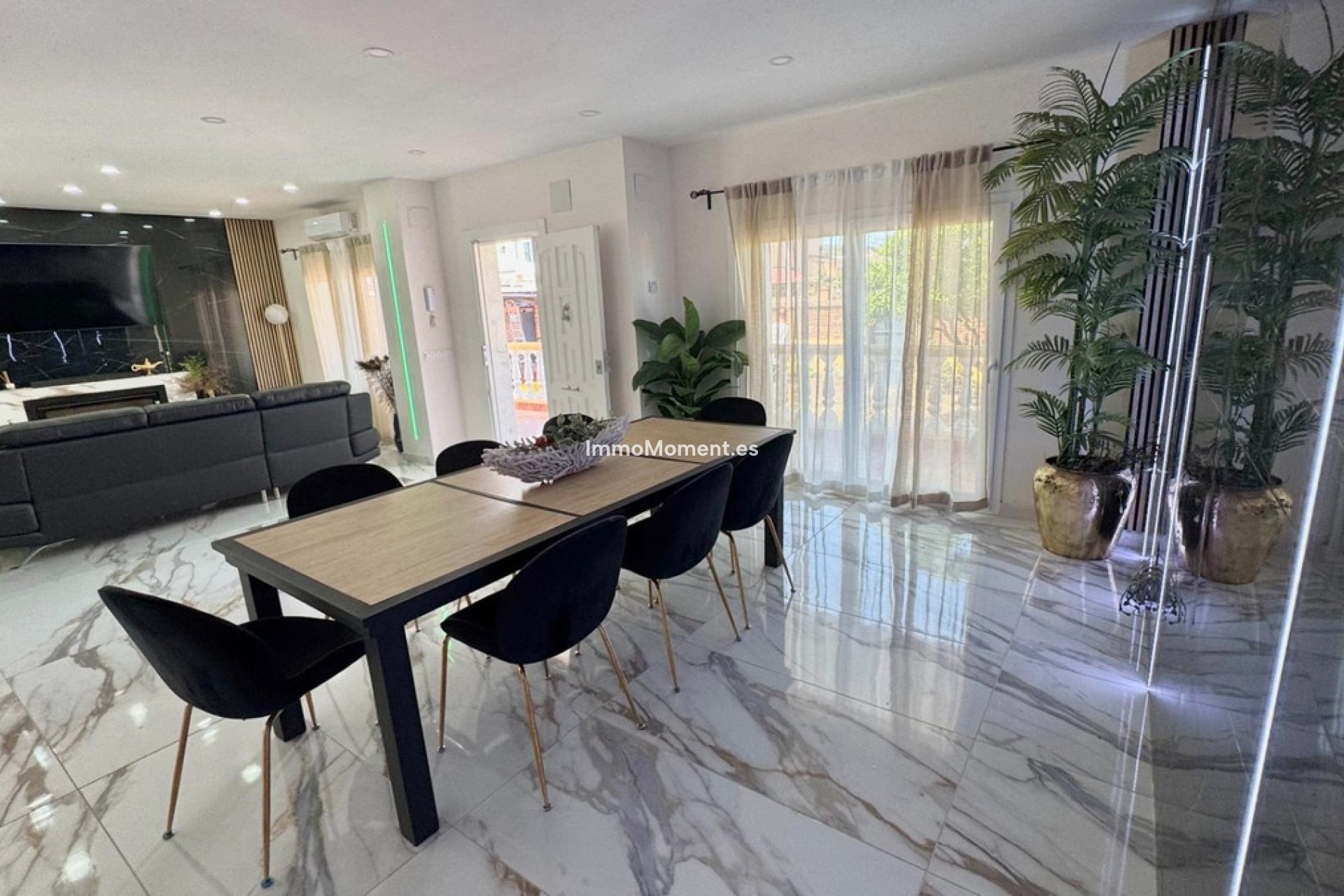 Resale - Villa - Inland  - Alhaurín de la Torre