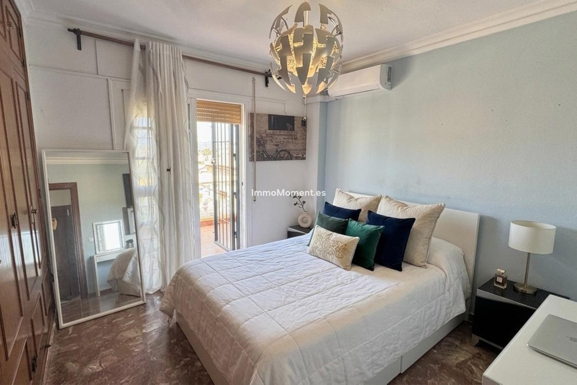 Resale - Villa - Inland  - Alhaurín de la Torre