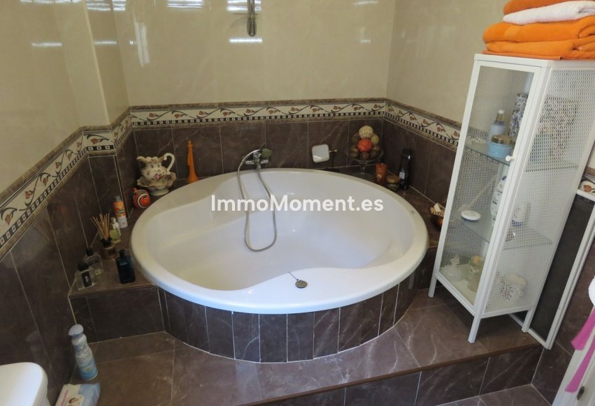 Resale - Villa - Inland  - Alhaurín el Grande Centro