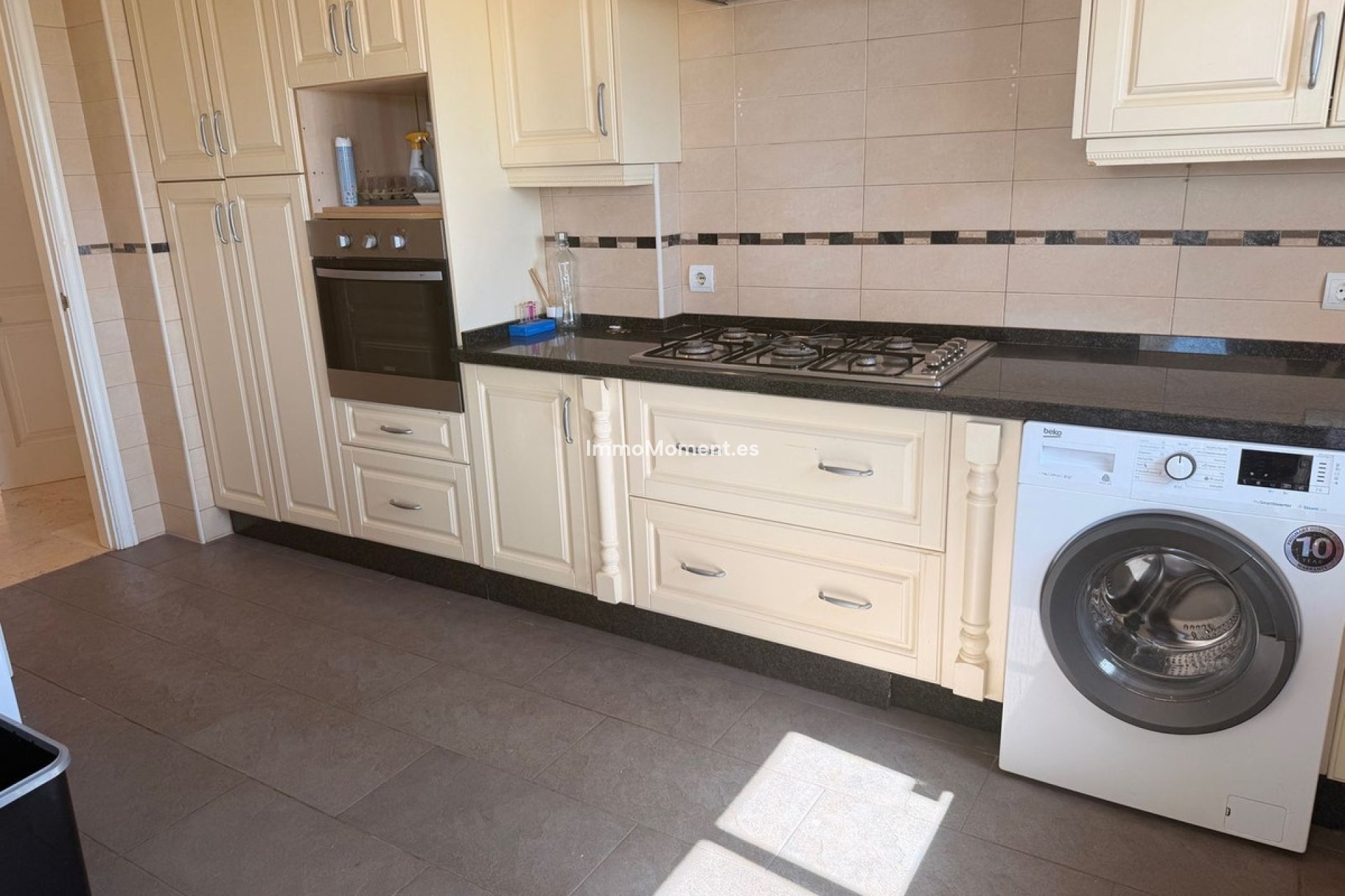 Resale - Villa - Inland  - Alhaurín el Grande Centro