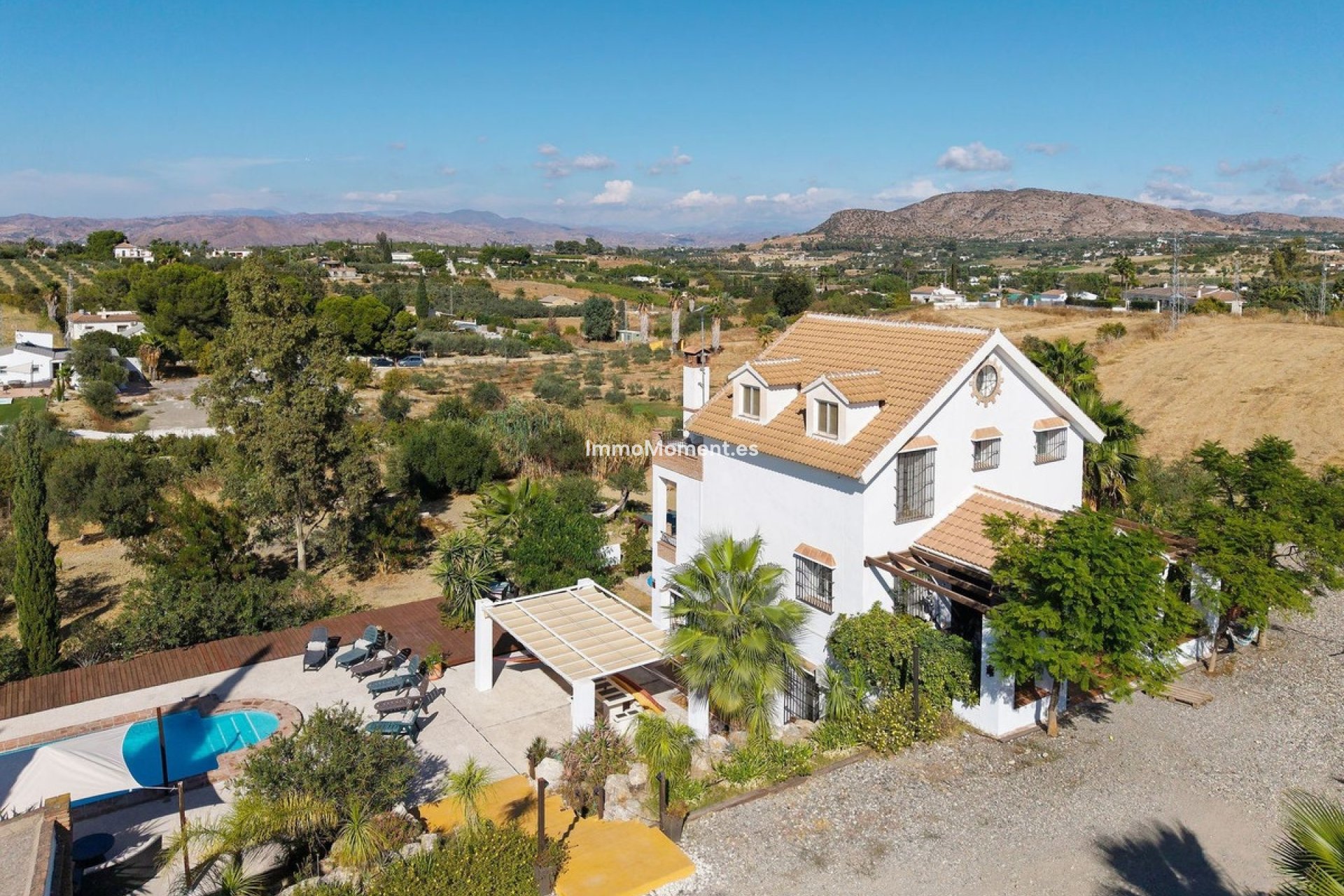 Resale - Villa - Inland  - Alhaurín el Grande Centro