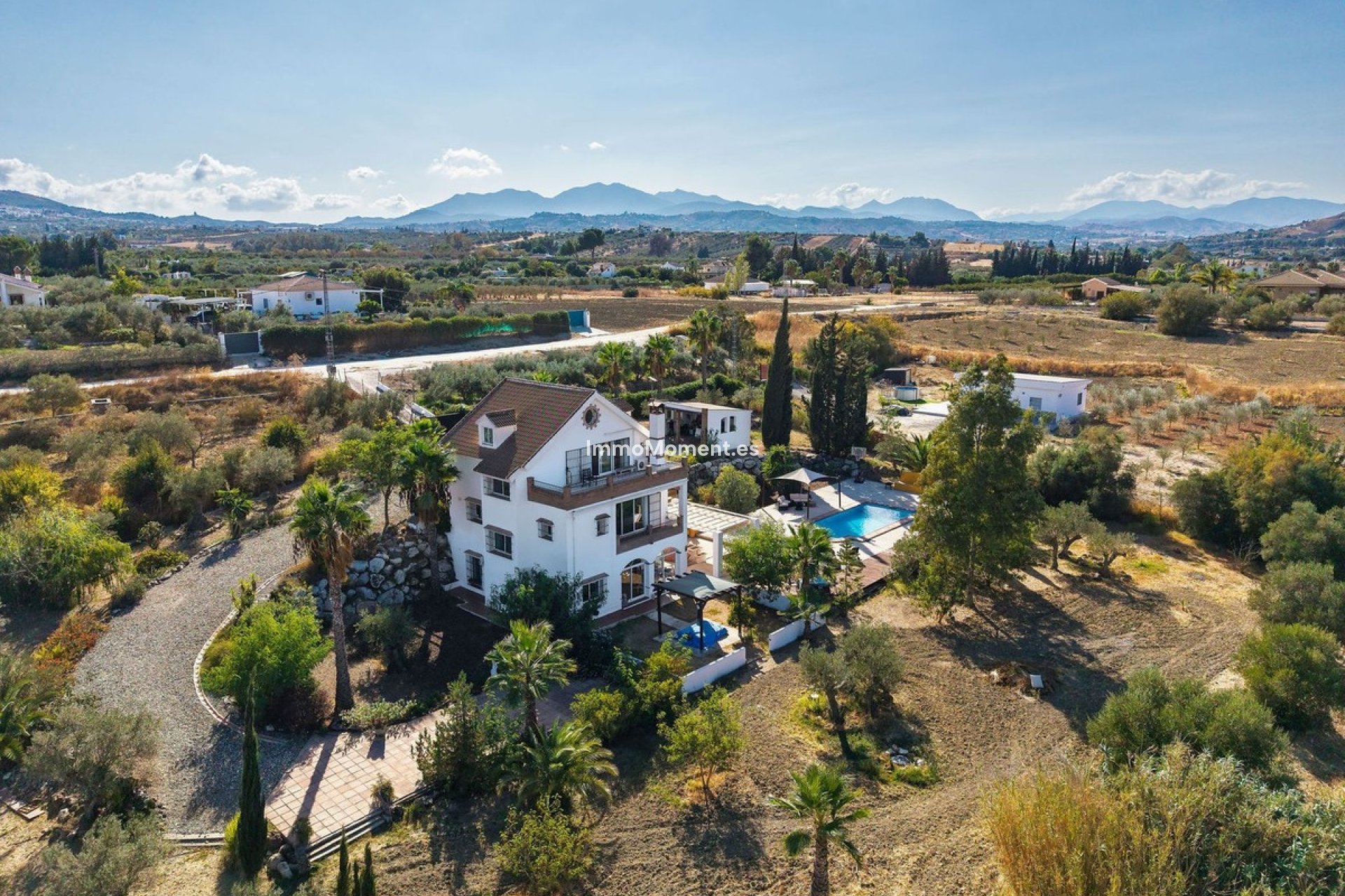 Resale - Villa - Inland  - Alhaurín el Grande Centro