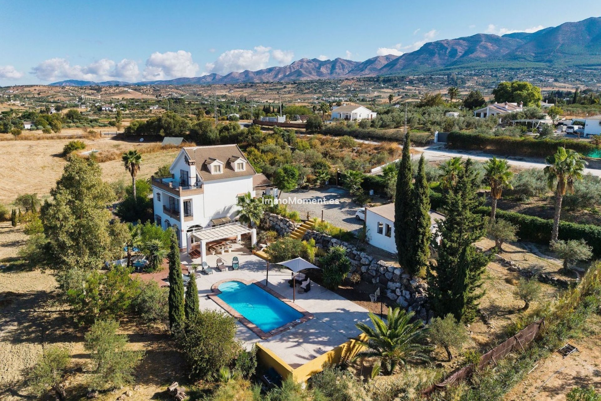 Resale - Villa - Inland  - Alhaurín el Grande Centro