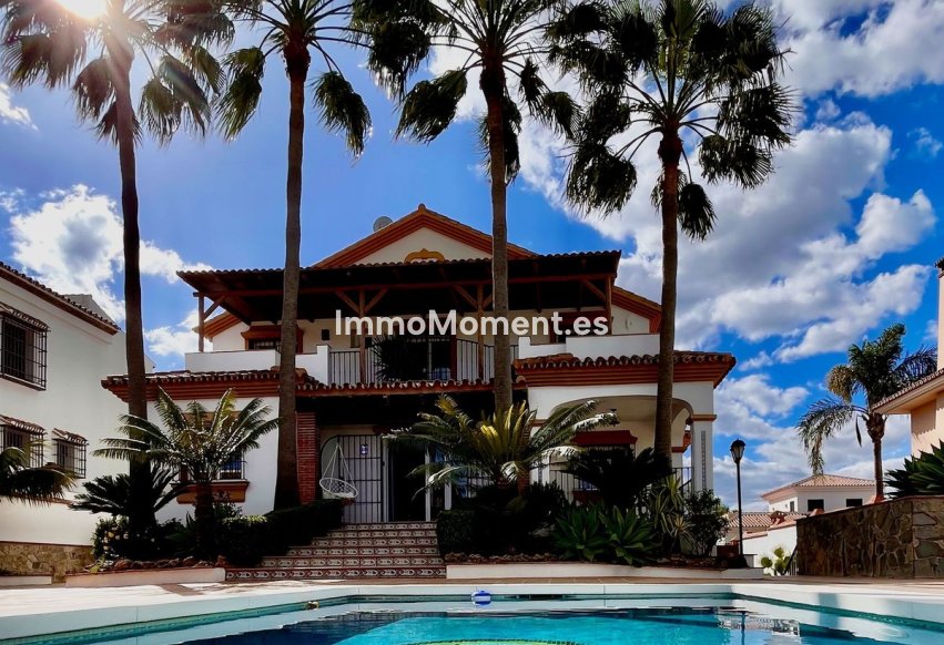 Resale - Villa - Inland  - Alhaurín el Grande Centro