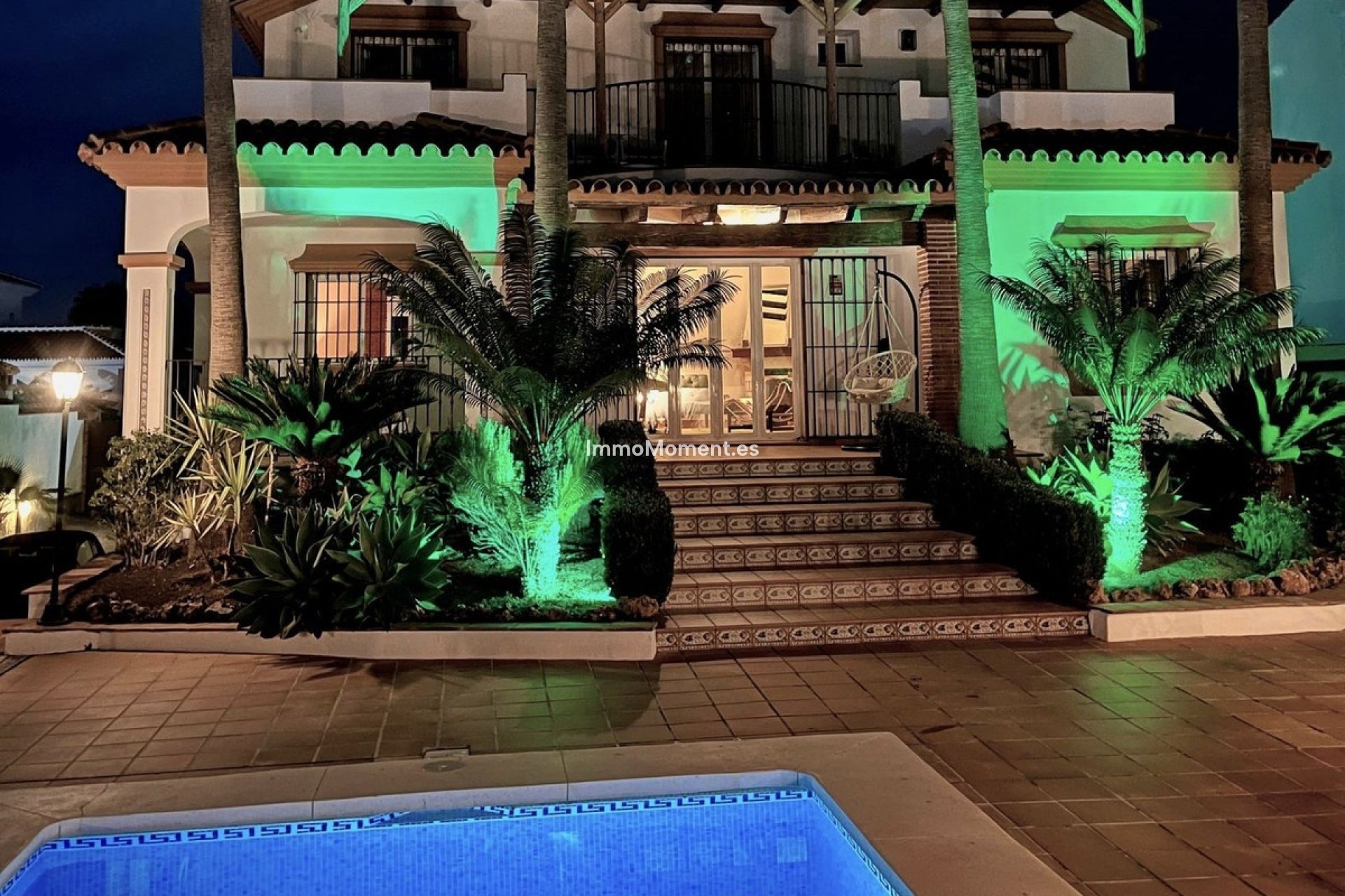 Resale - Villa - Inland  - Alhaurín el Grande Centro