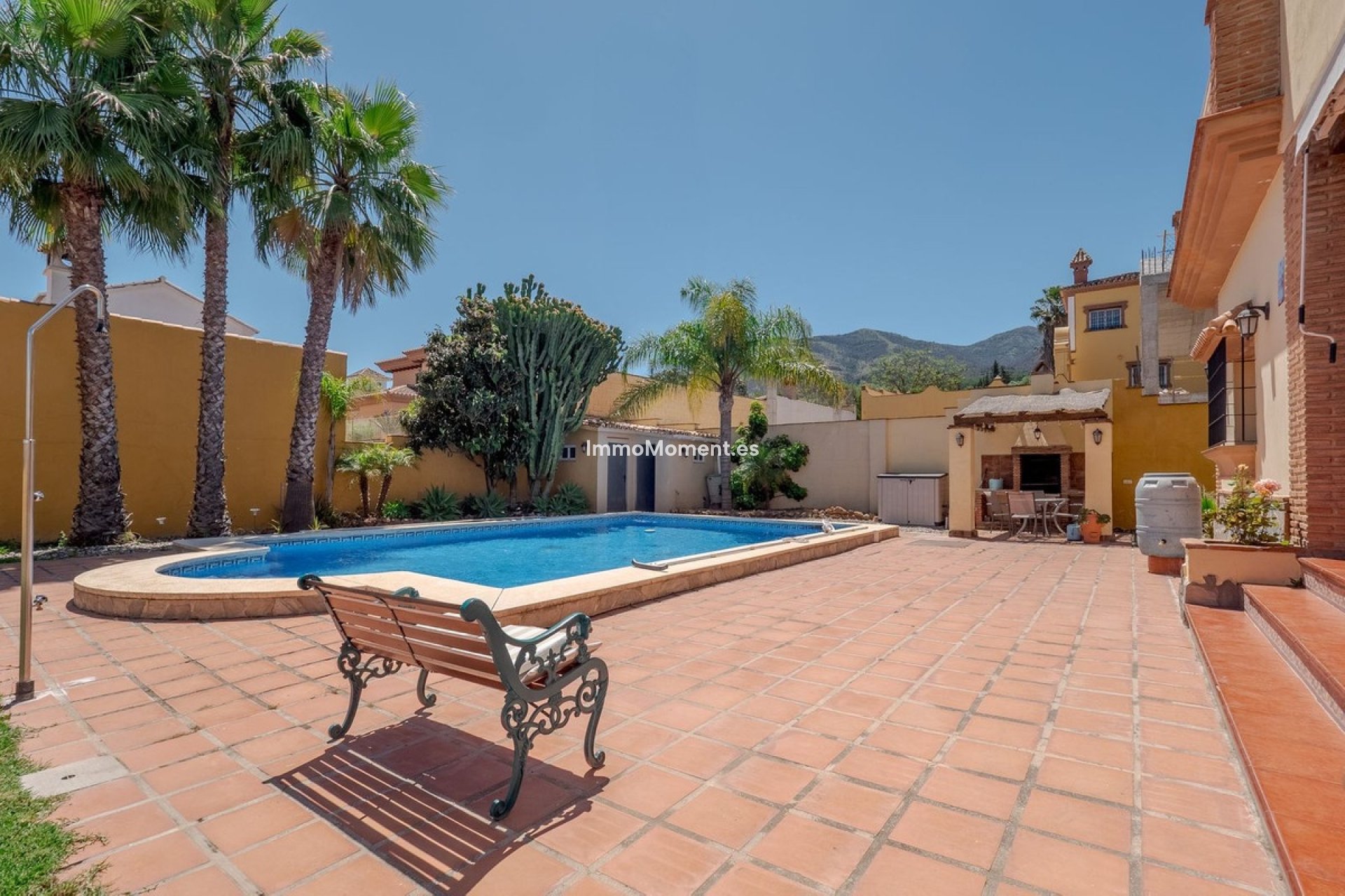 Resale - Villa - Inland  - Alhaurín el Grande Centro