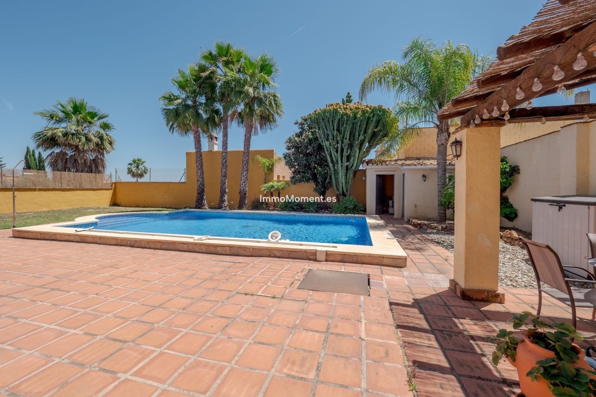 Resale - Villa - Inland  - Alhaurín el Grande Centro