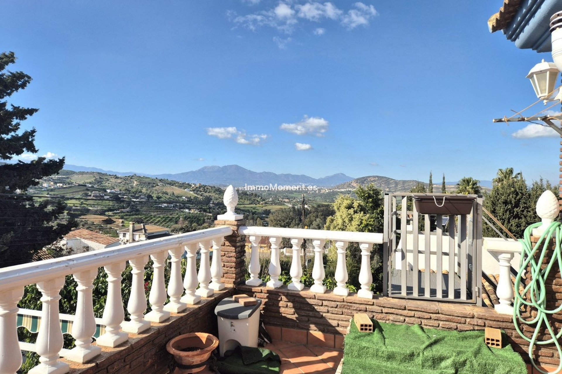 Resale - Villa - Inland  - Alhaurín el Grande Centro