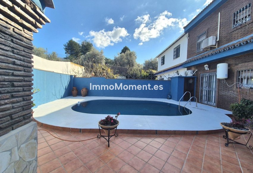 Resale - Villa - Inland  - Alhaurín el Grande Centro