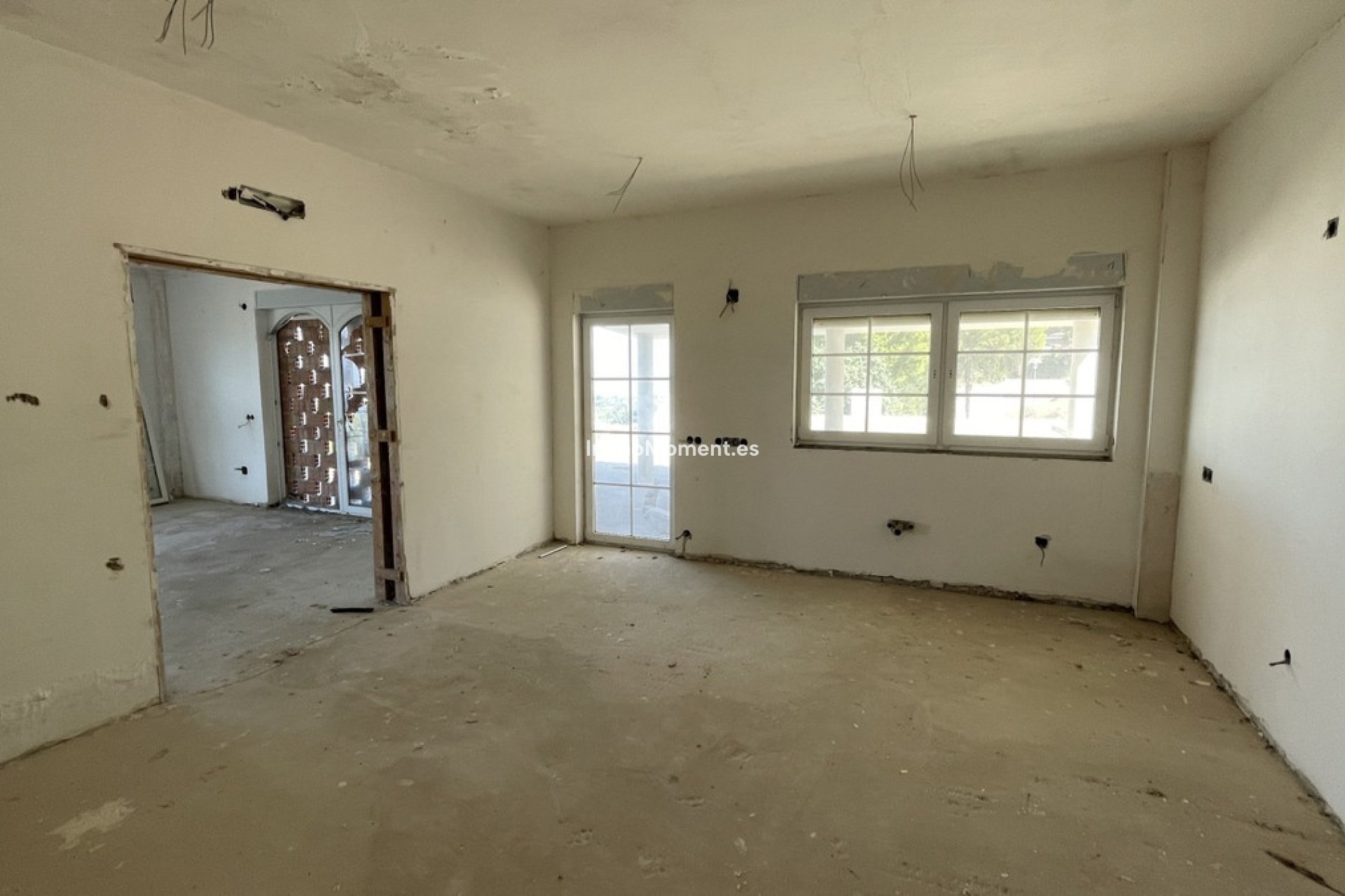 Resale - Villa - Inland  - Alhaurín el Grande Centro