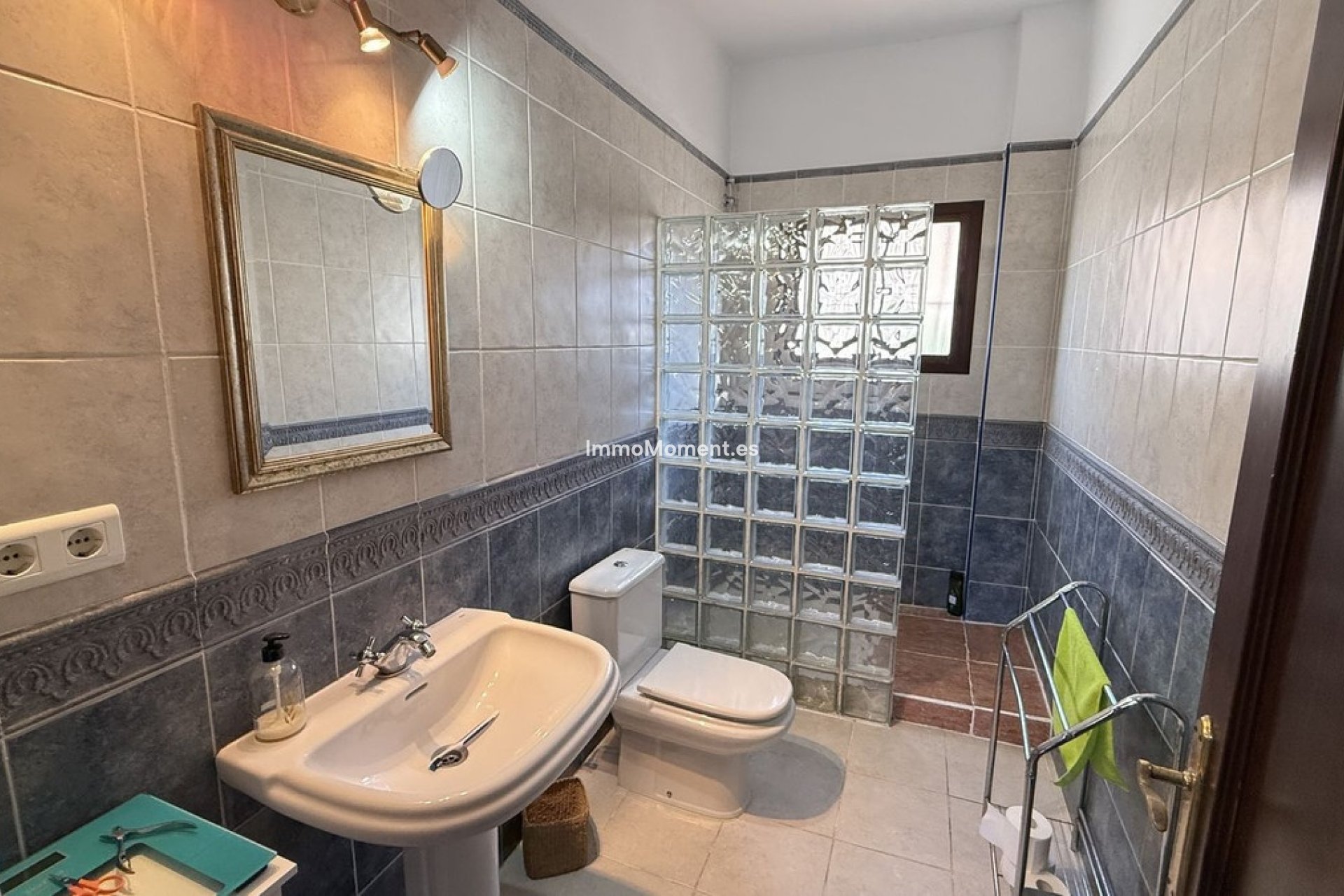 Resale - Villa - Inland  - Alhaurín el Grande Centro