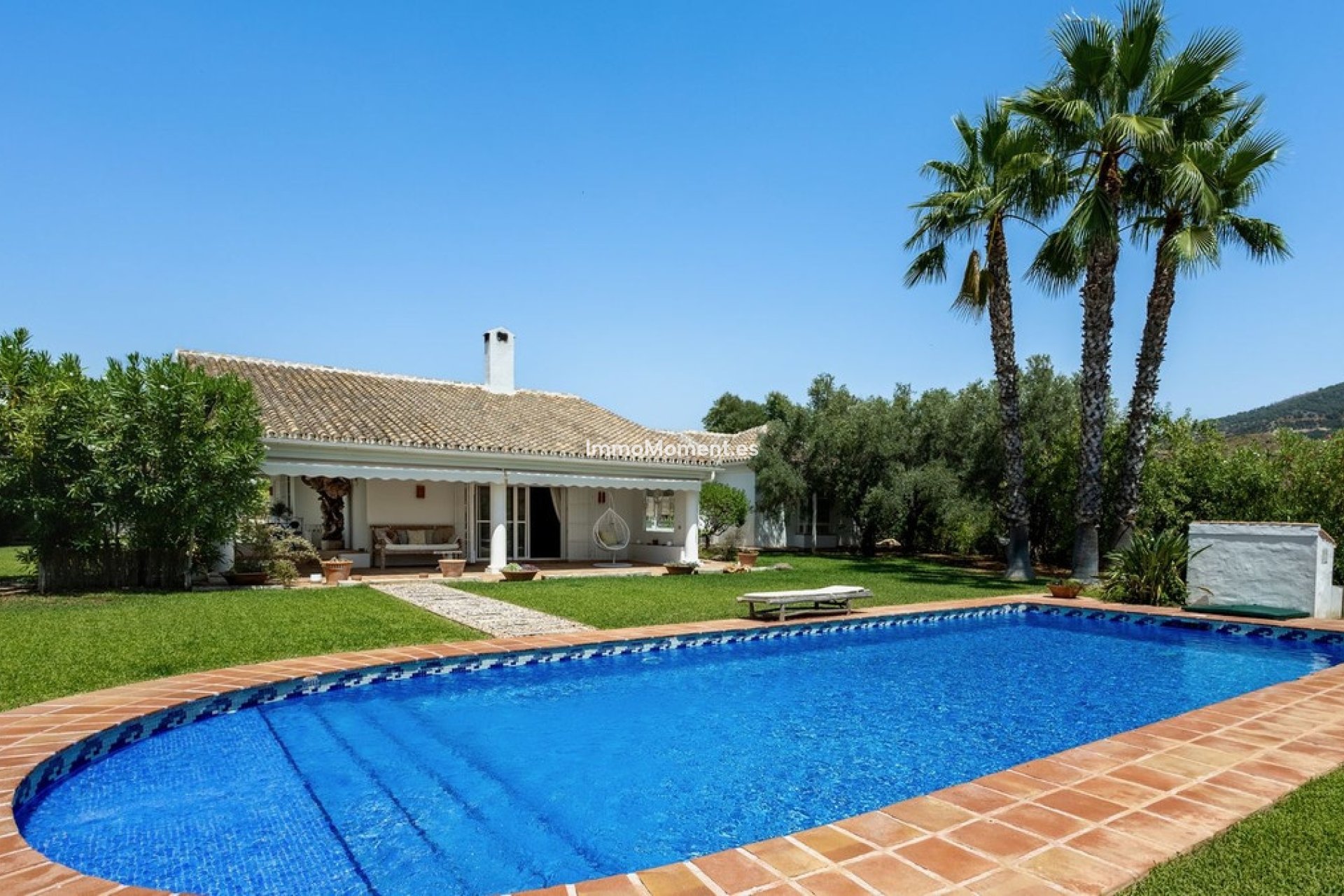 Resale - Villa - Inland  - Alhaurín el Grande Centro