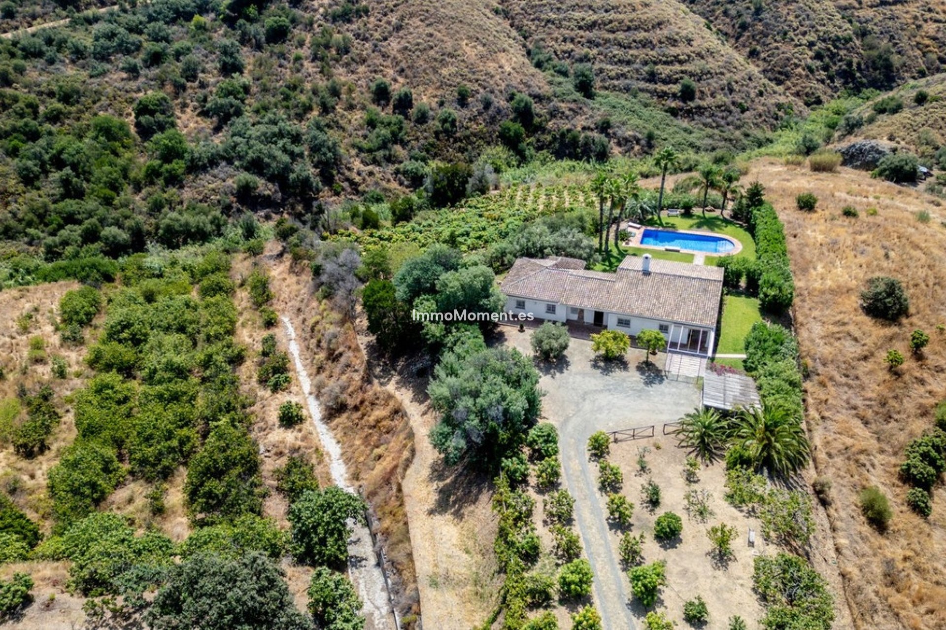 Resale - Villa - Inland  - Alhaurín el Grande Centro