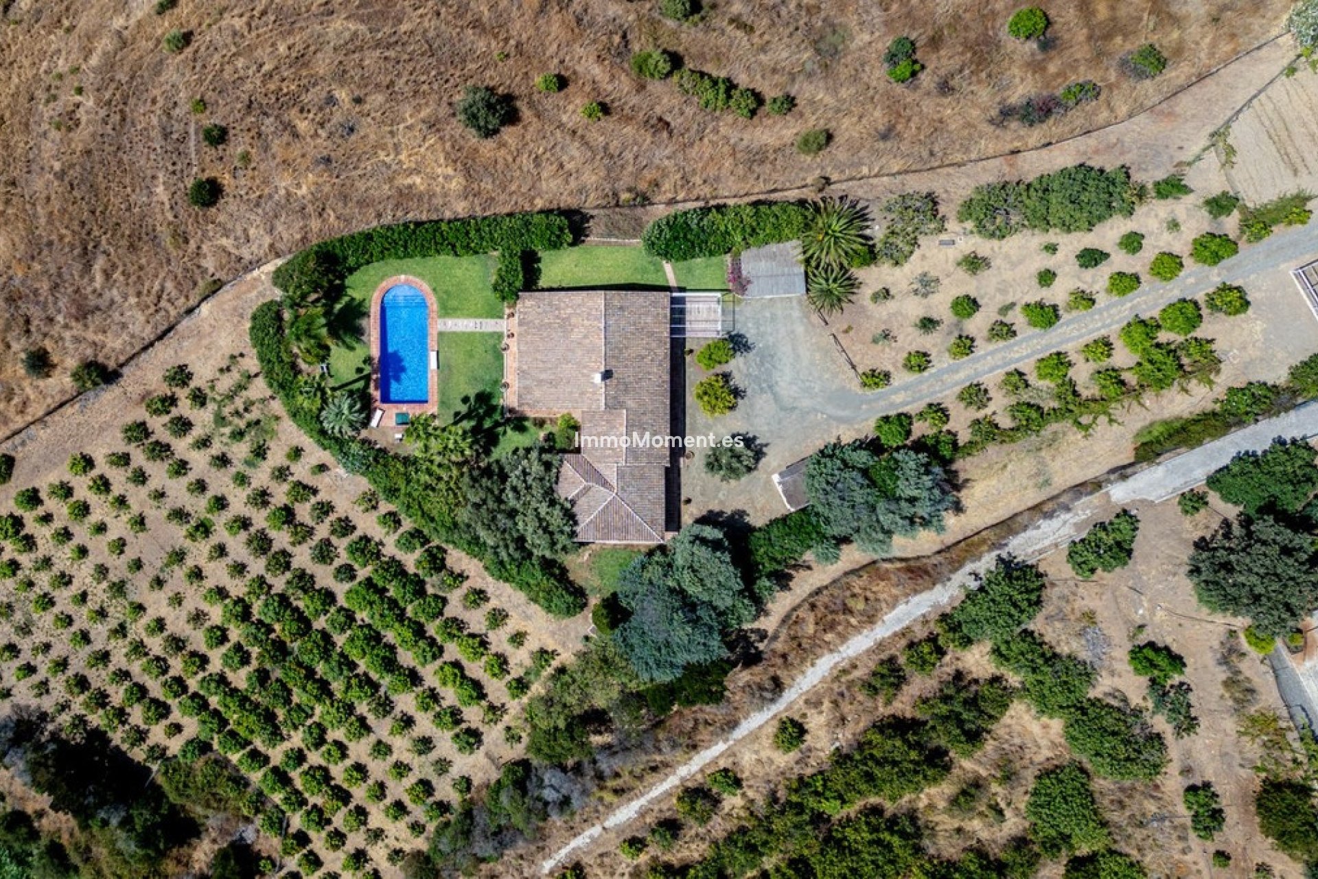 Resale - Villa - Inland  - Alhaurín el Grande Centro