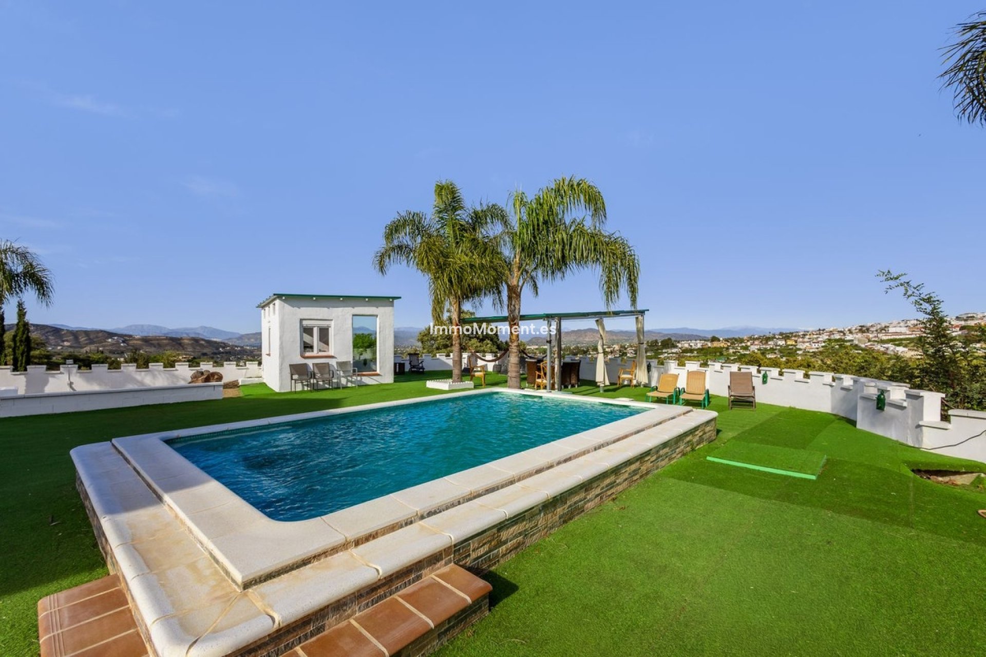 Resale - Villa - Inland  - Alhaurín el Grande Centro