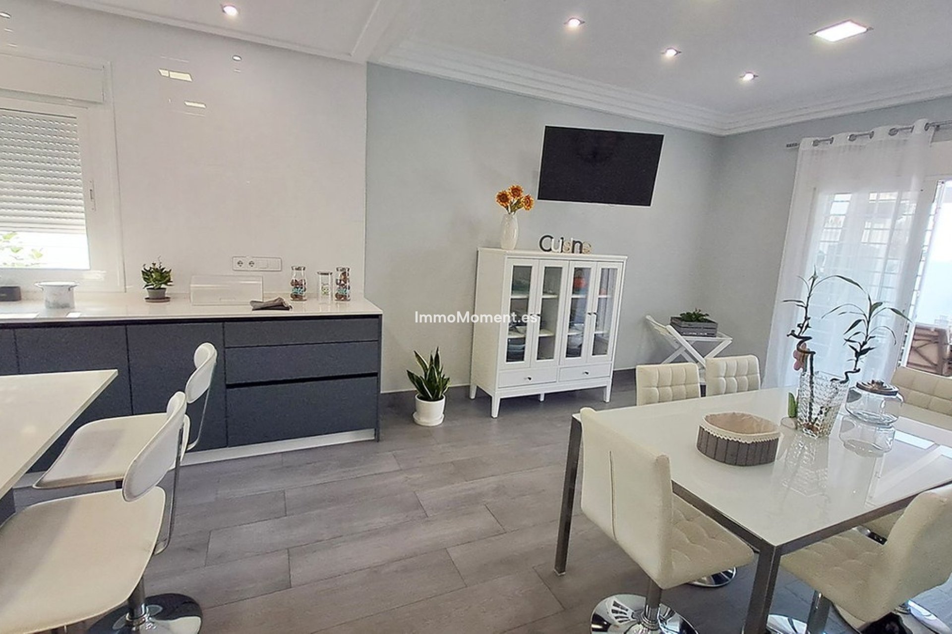 Resale - Villa - Inland  - Alhaurín el Grande Centro