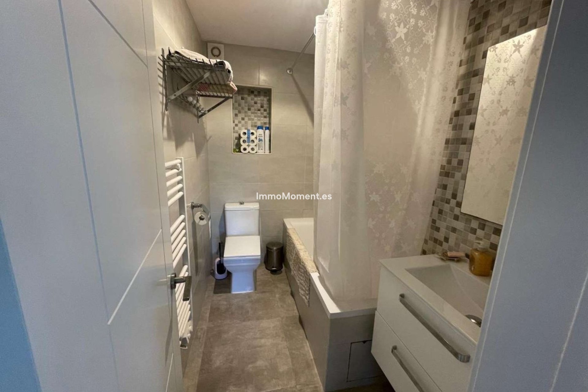 Resale - Villa - Inland  - Alhaurín el Grande Centro