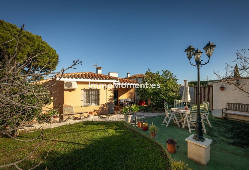 Resale - Villa - Inland  - Alhaurín el Grande Centro