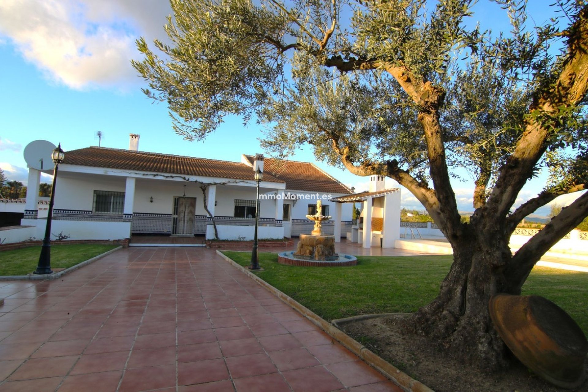 Resale - Villa - Inland  - Alhaurín el Grande Centro