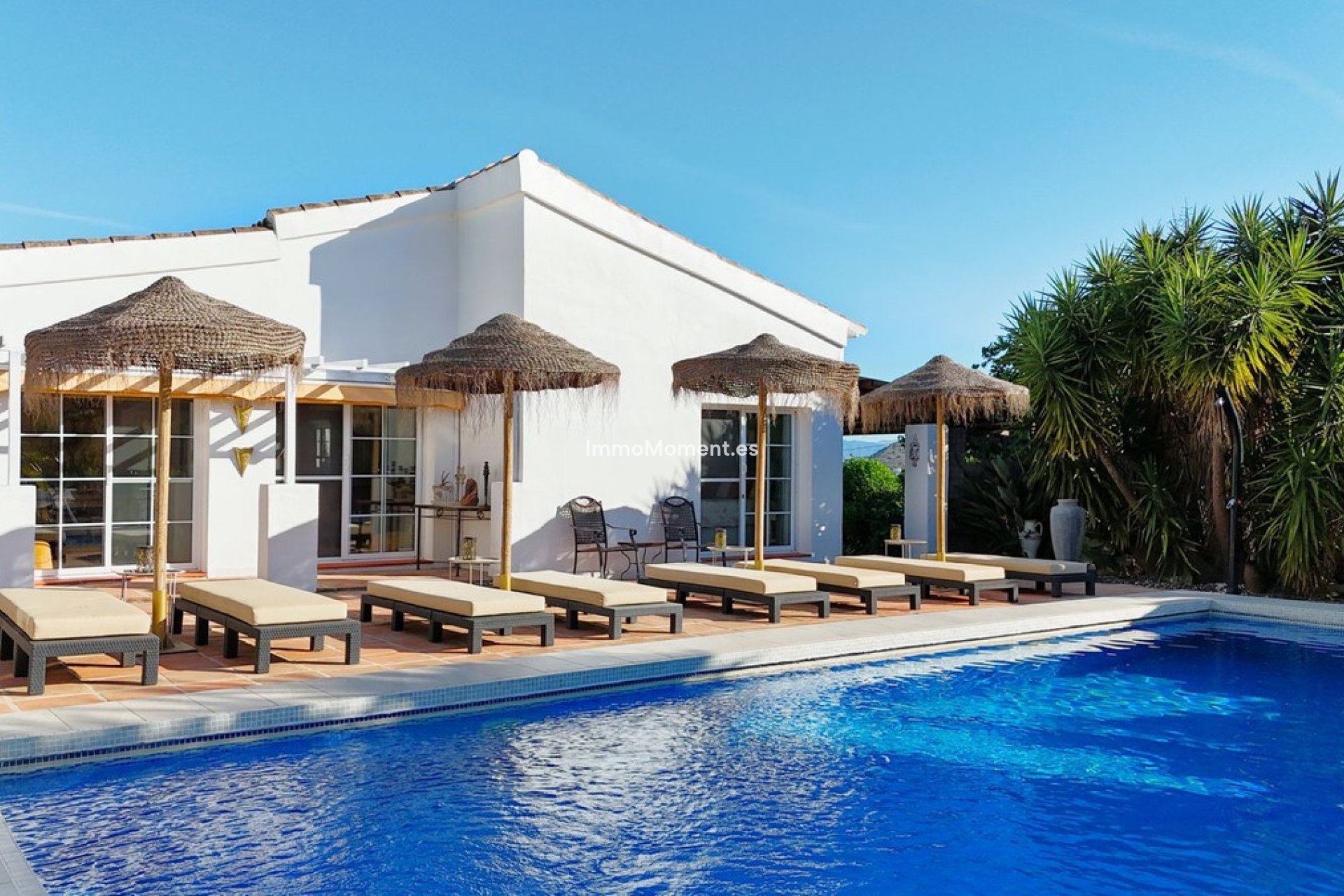 Resale - Villa - Inland  - Alhaurín el Grande Centro