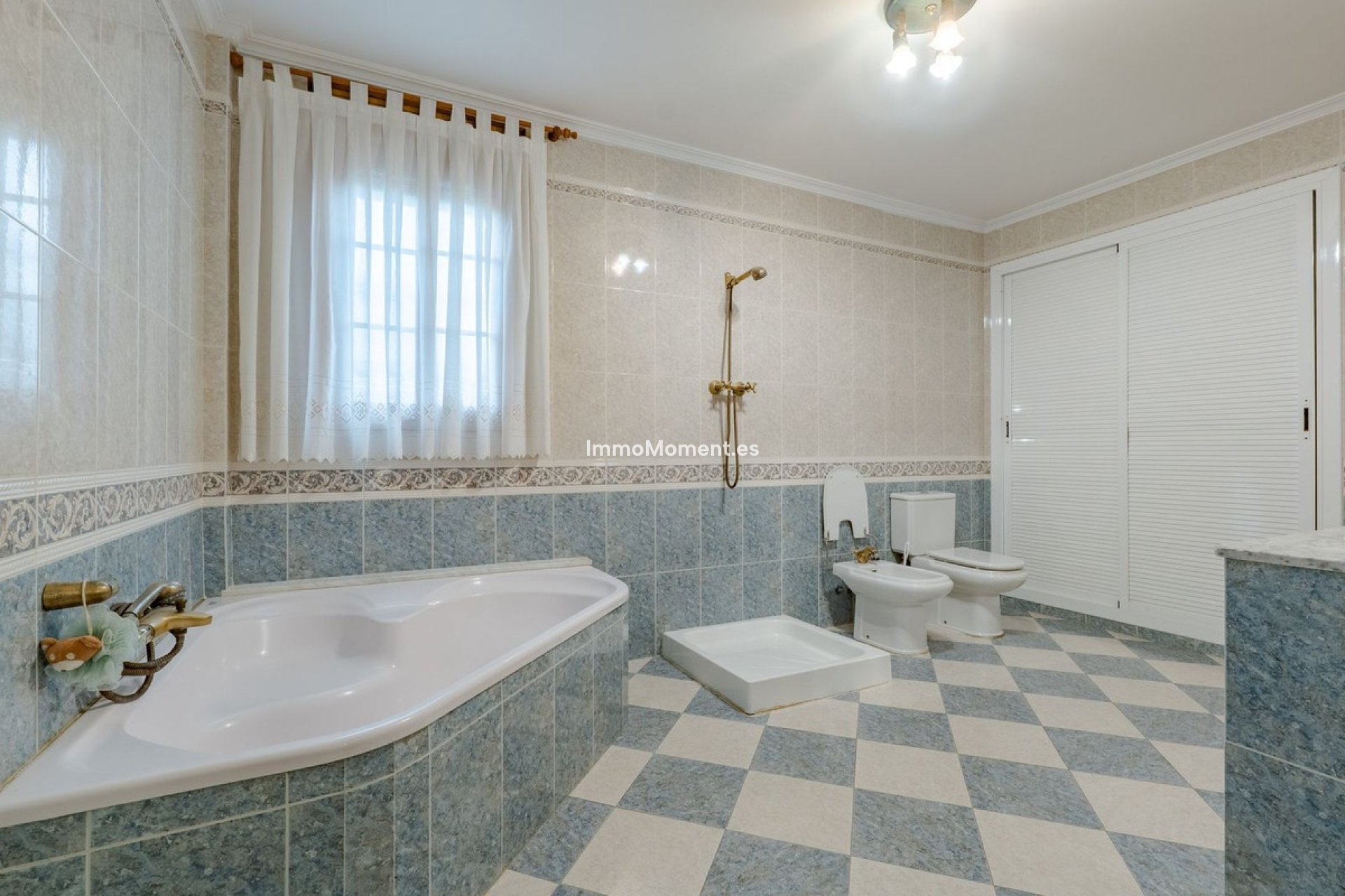 Resale - Villa - Inland  - Alhaurín el Grande Centro