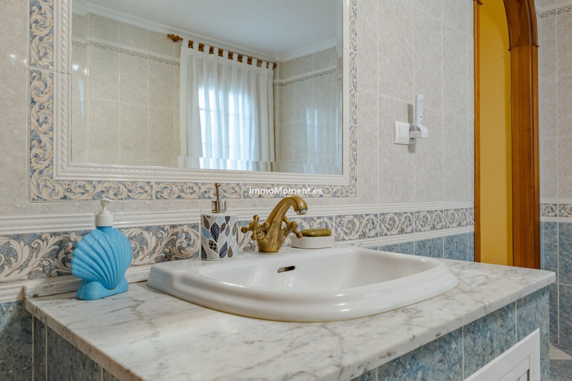 Resale - Villa - Inland  - Alhaurín el Grande Centro