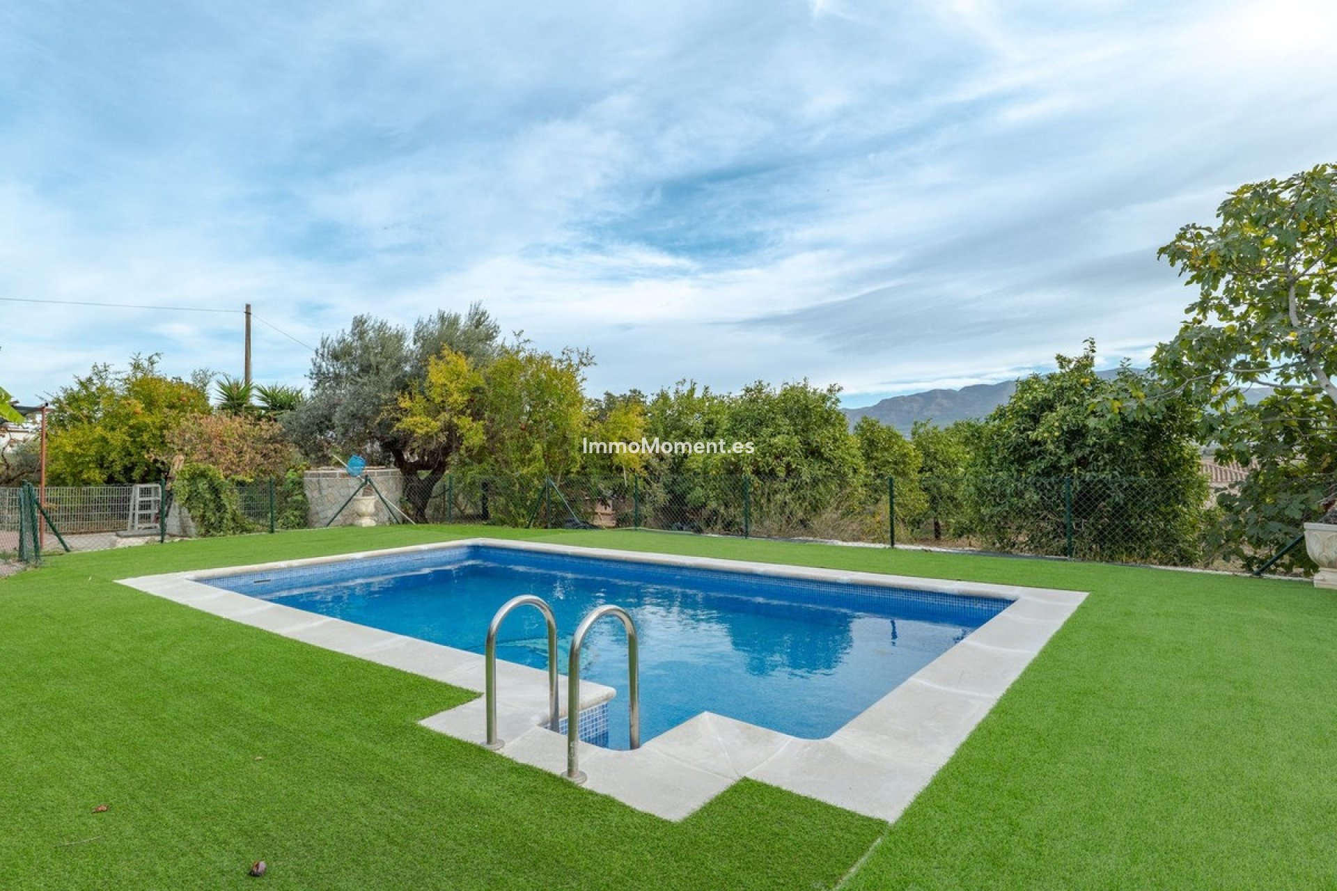 Resale - Villa - Inland  - Alhaurín el Grande Centro