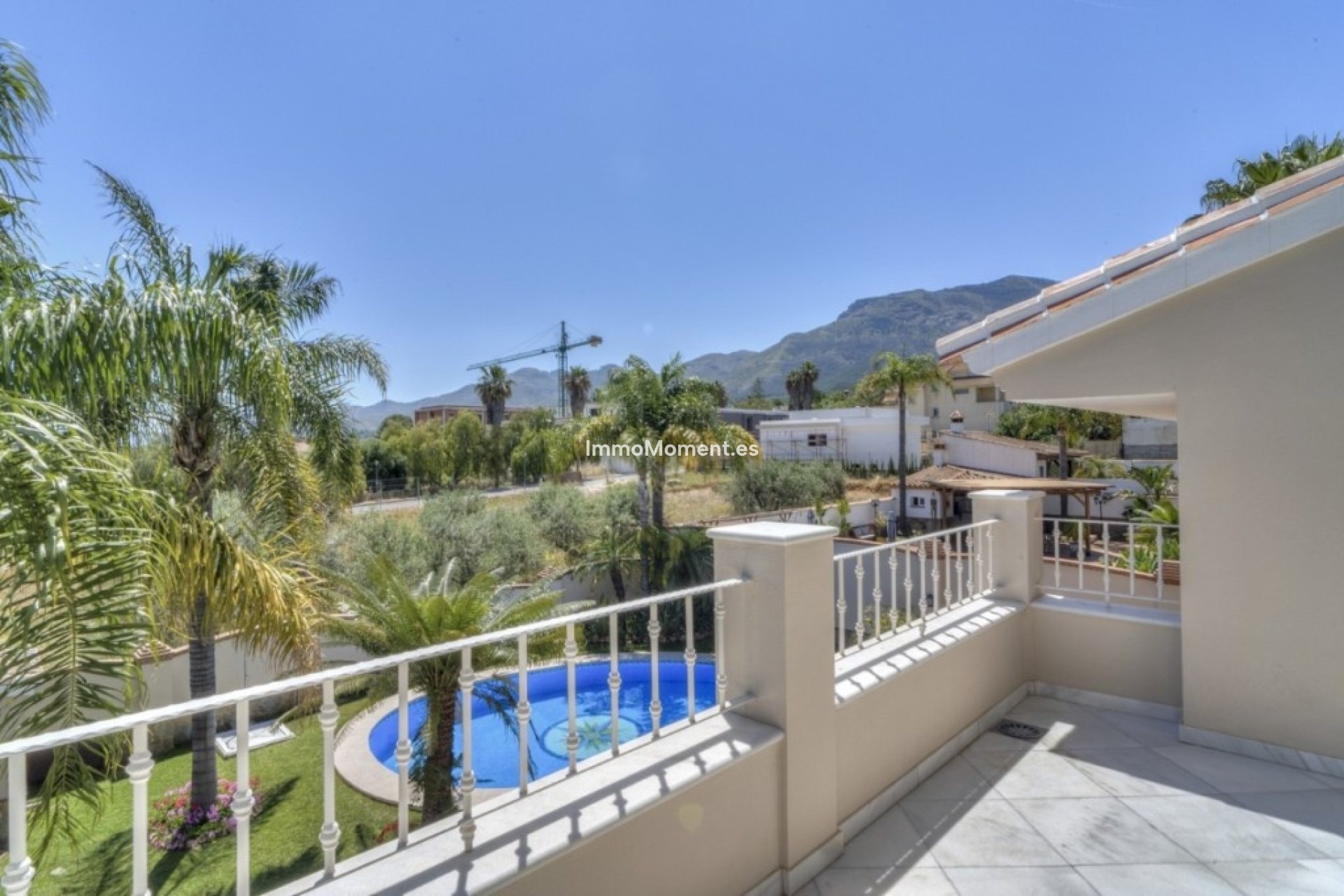 Resale - Villa - Inland  - Alhaurín el Grande Centro