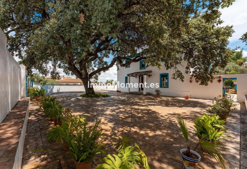 Resale - Villa - Inland  - Alhaurín el Grande Centro