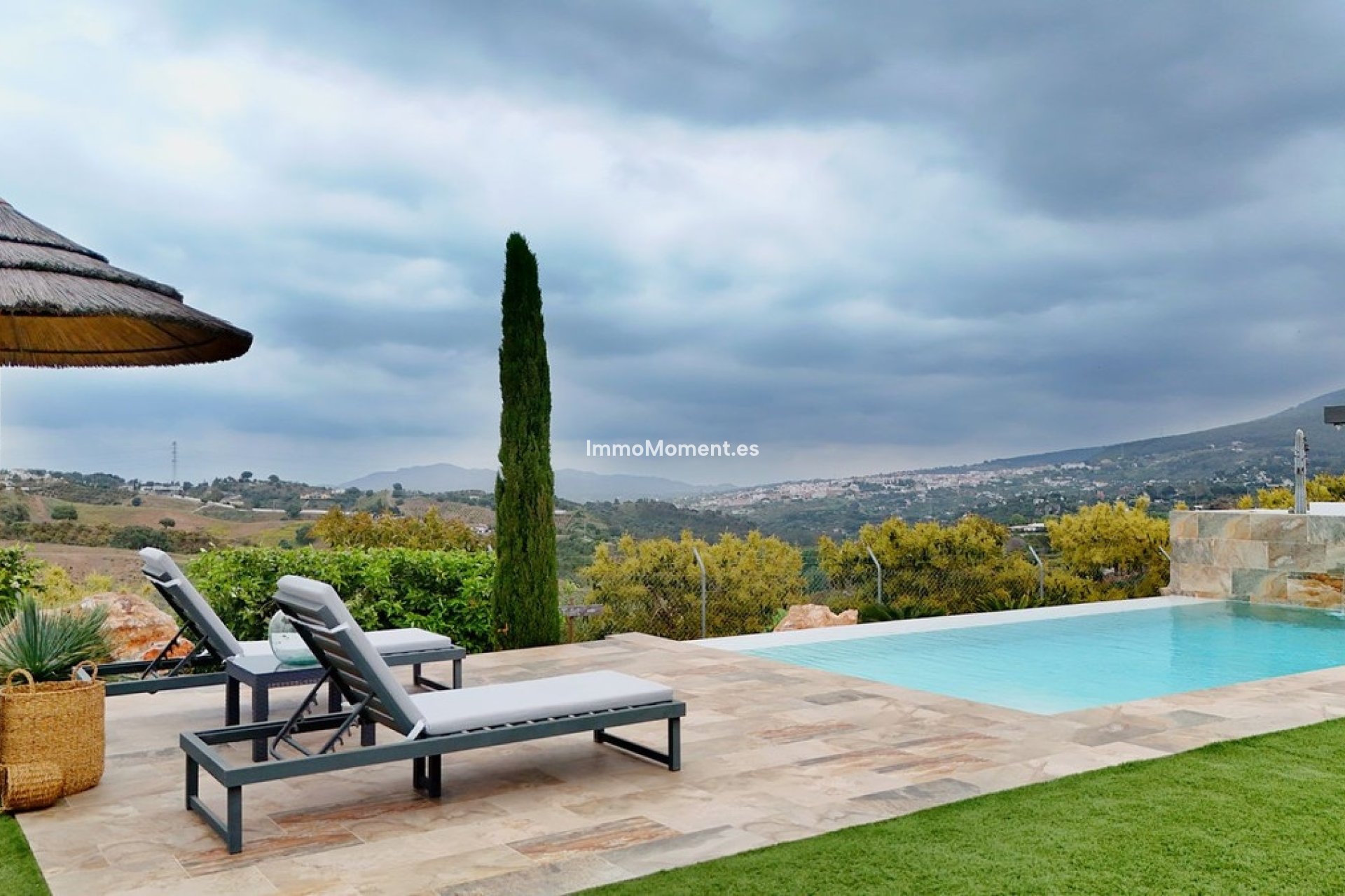 Resale - Villa - Inland  - Alhaurín el Grande Centro