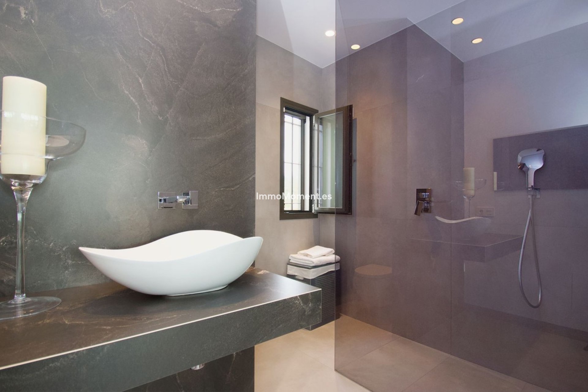 Resale - Villa - Inland  - Alhaurín el Grande Centro