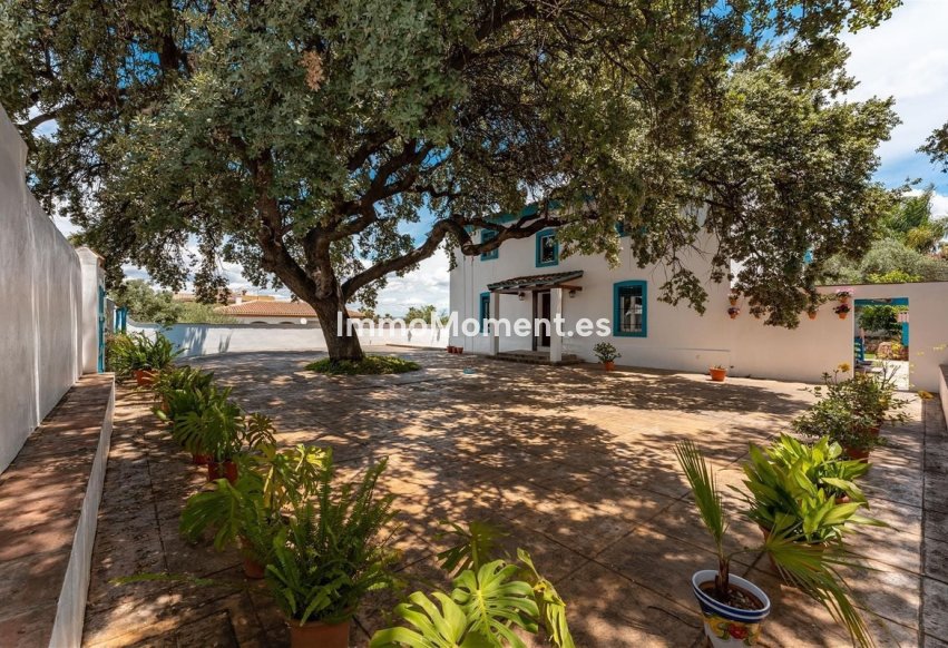 Resale - Villa - Inland  - Alhaurín el Grande Centro