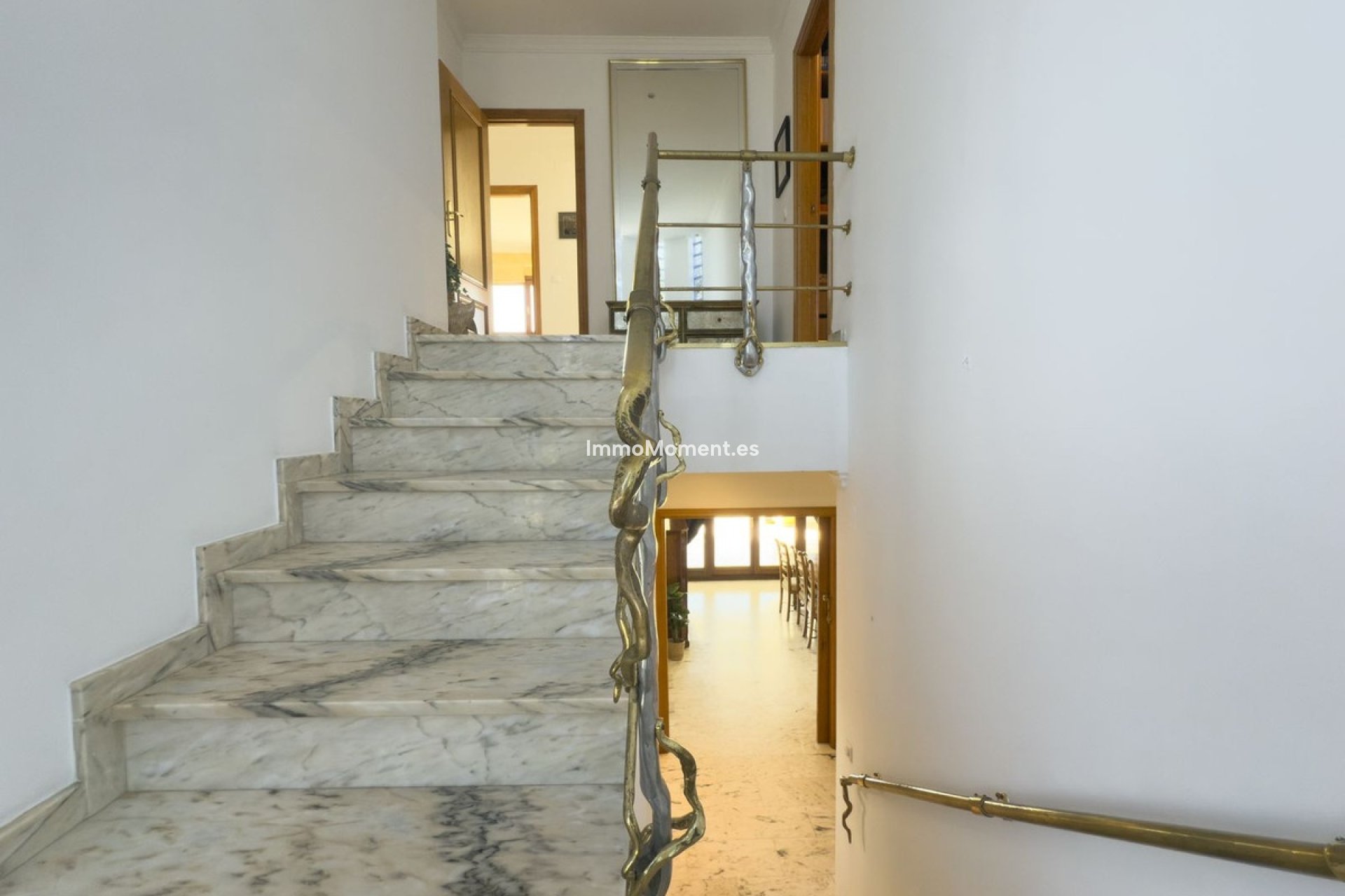 Resale - Villa - Inland  - Alhaurín el Grande Centro