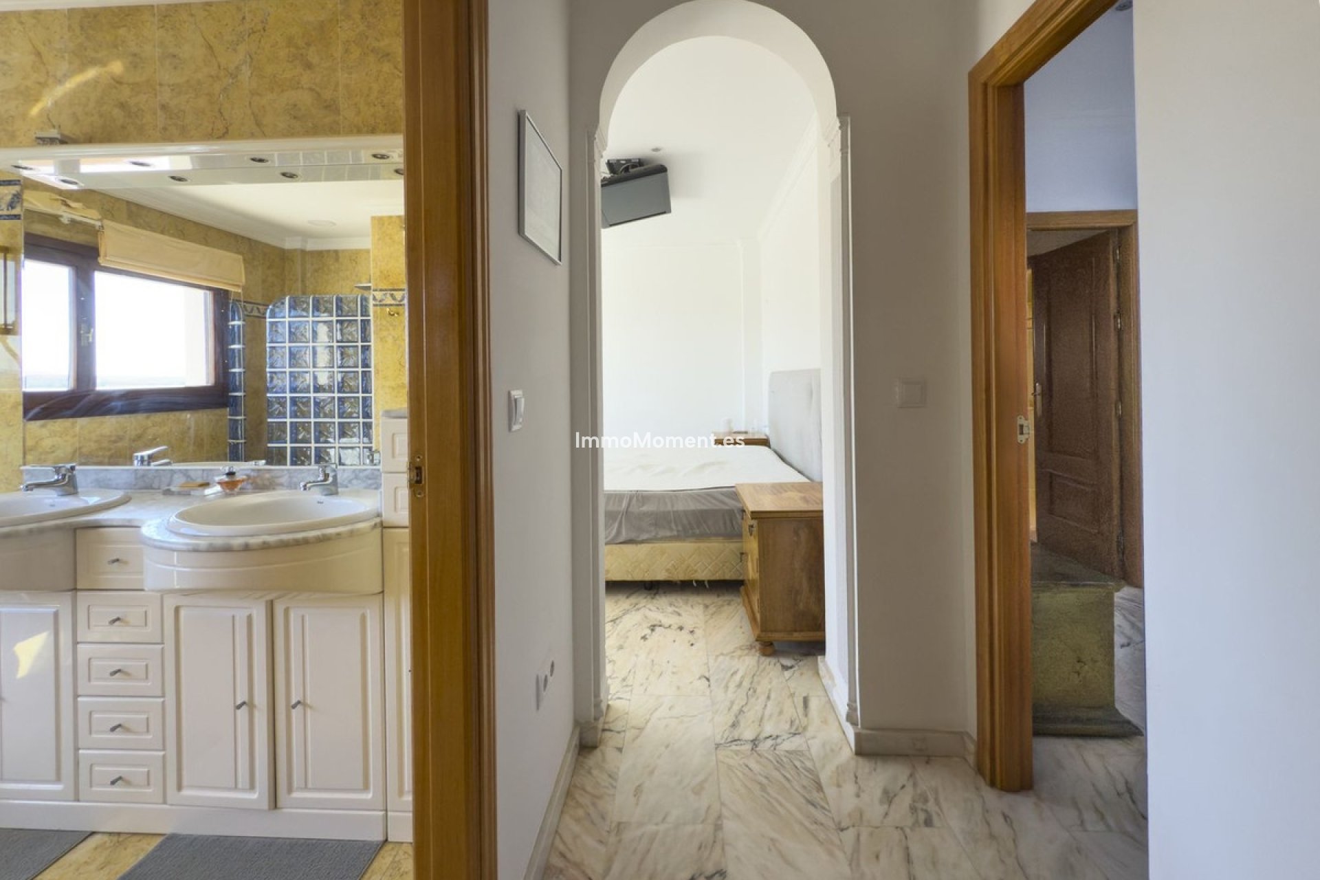 Resale - Villa - Inland  - Alhaurín el Grande Centro