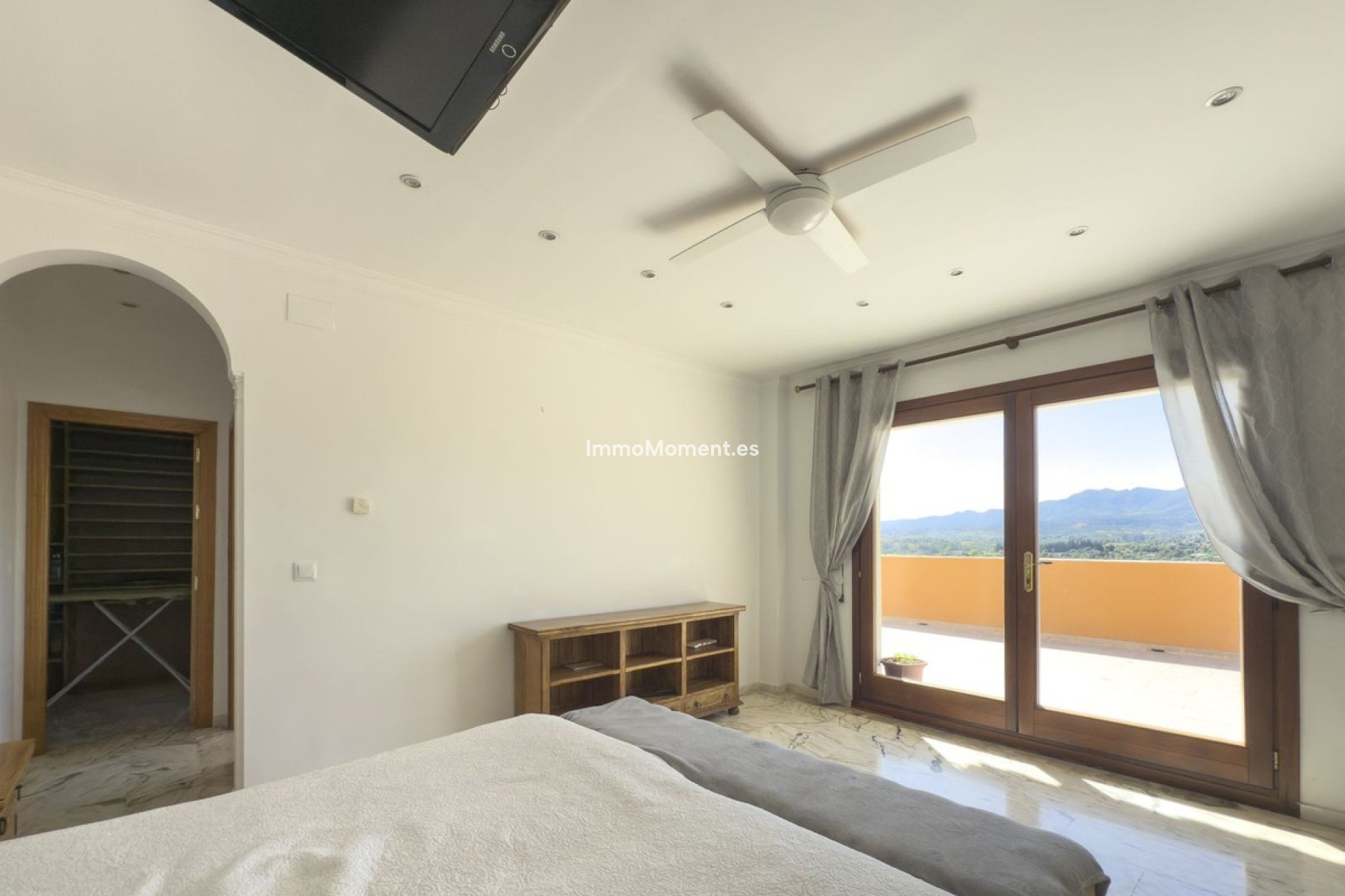 Resale - Villa - Inland  - Alhaurín el Grande Centro