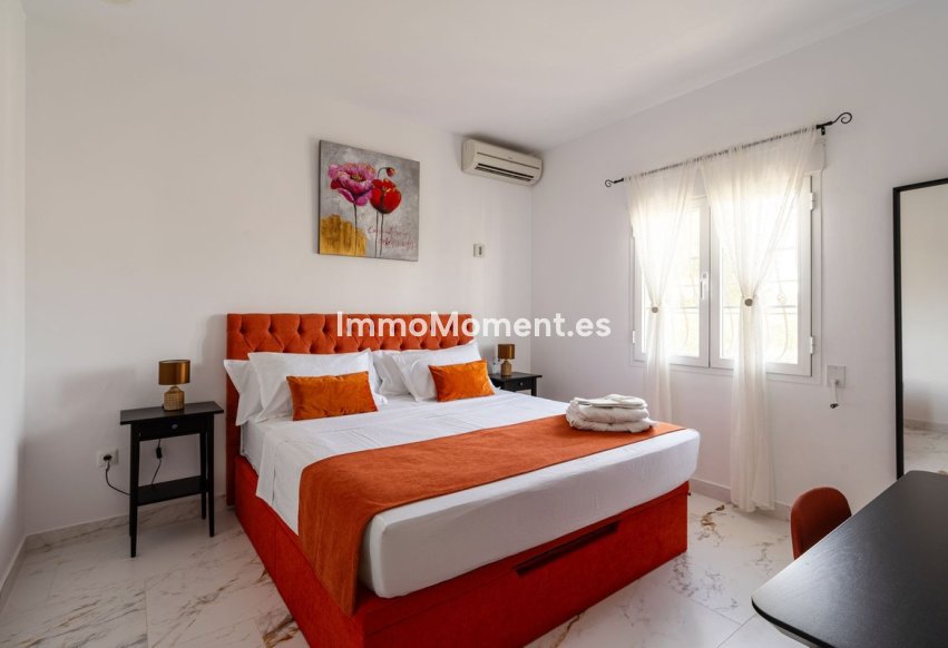 Resale - Villa - Inland  - Alhaurín el Grande Centro