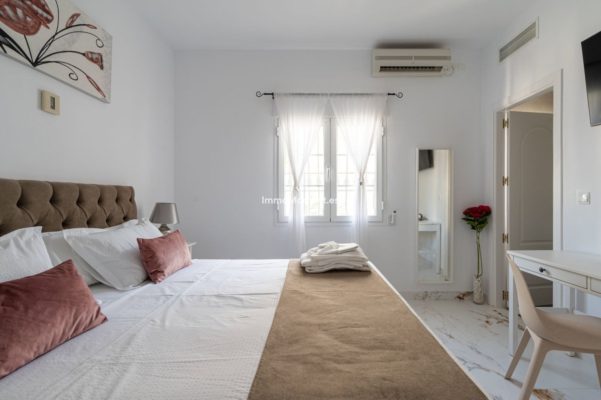 Resale - Villa - Inland  - Alhaurín el Grande Centro