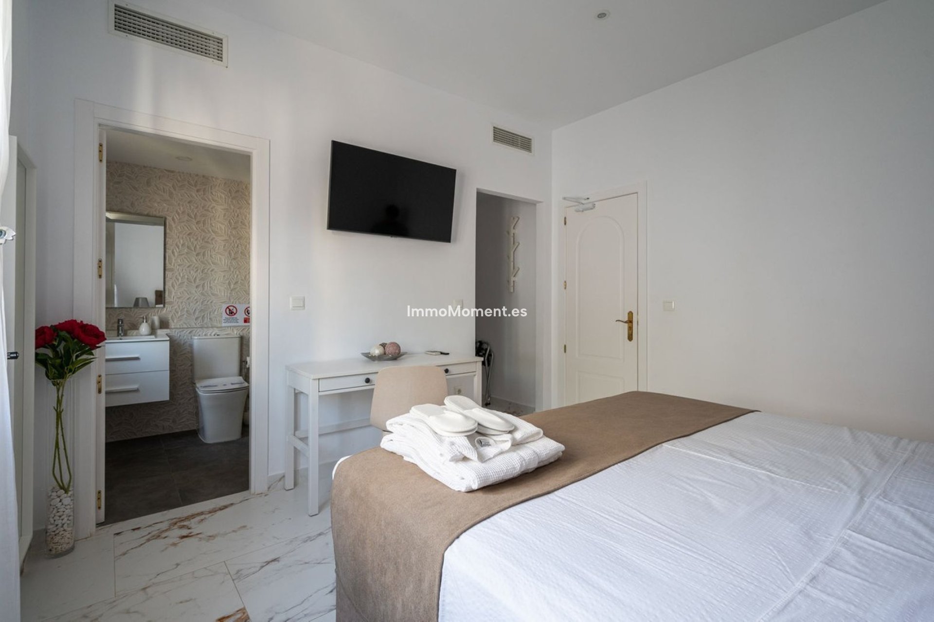 Resale - Villa - Inland  - Alhaurín el Grande Centro