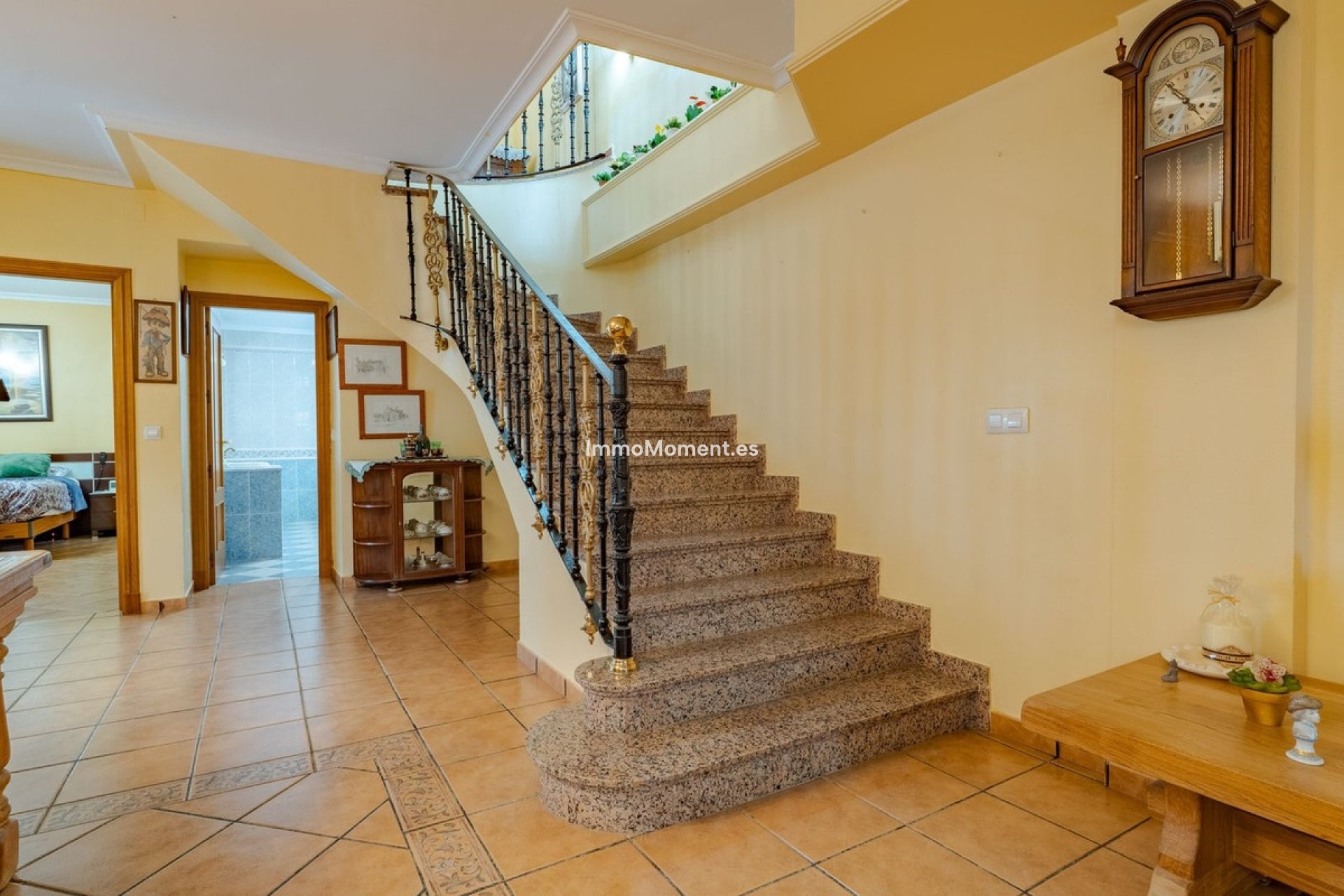Resale - Villa - Inland  - Alhaurín el Grande Centro