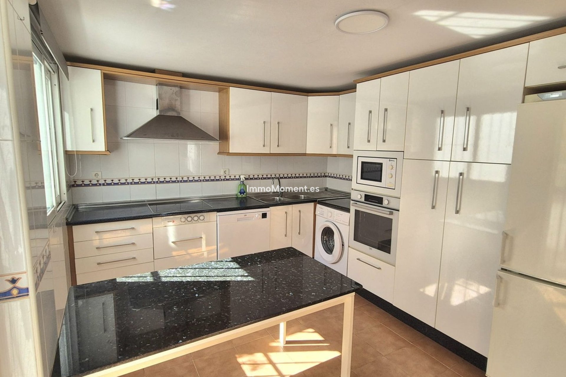 Resale - Villa - Inland  - Alhaurín Golf